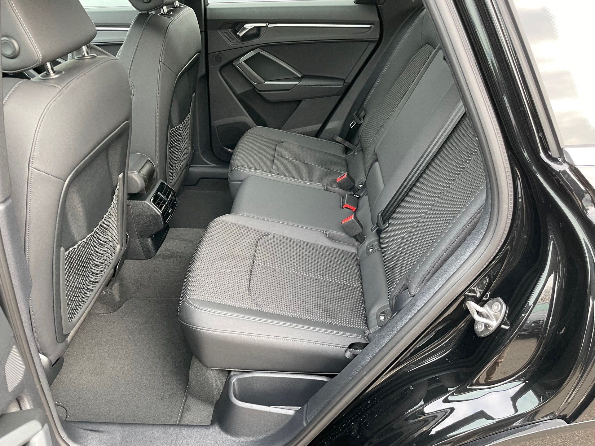 AUDI Q3 35 TFSI S line Attraction S-tronic-image-7