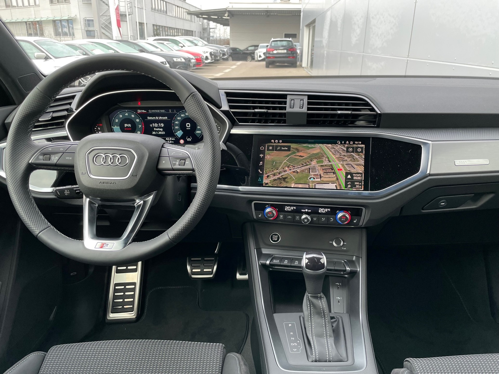 AUDI Q3 35 TFSI S line Attraction S-tronic-image-10