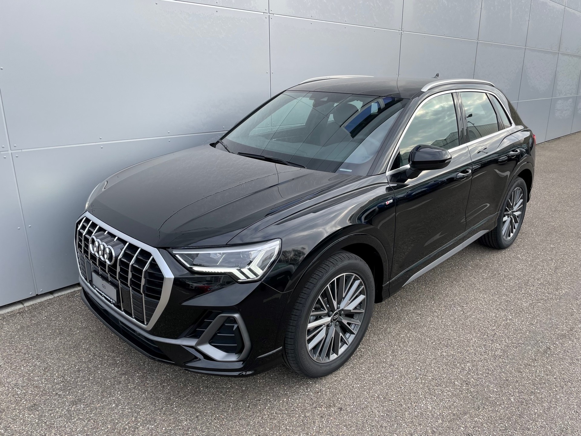 AUDI Q3 35 TFSI S line Attraction S-tronic-image-1