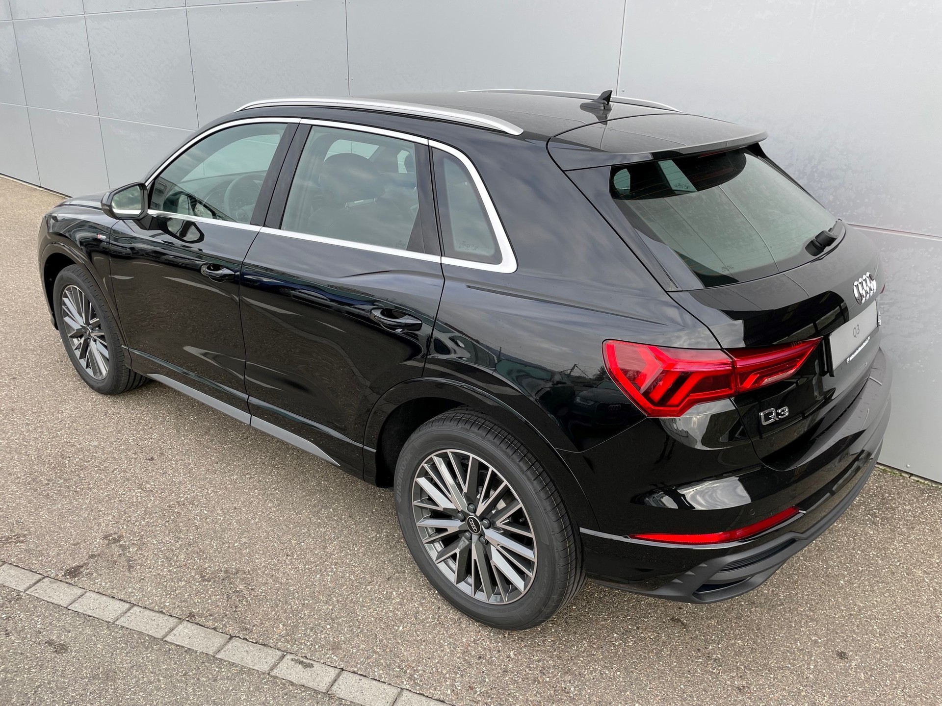 AUDI Q3 35 TFSI S line Attraction S-tronic-image-5