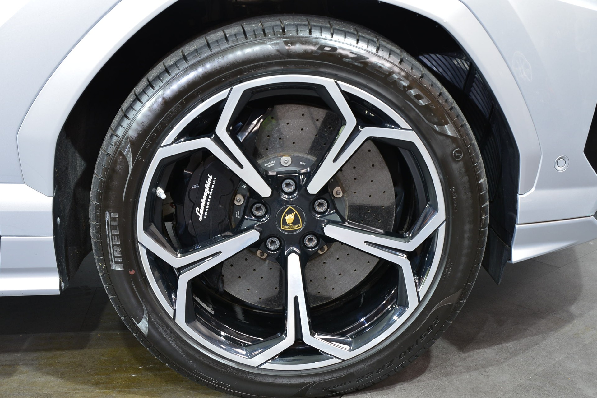 LAMBORGHINI Urus E-Gear-image-14