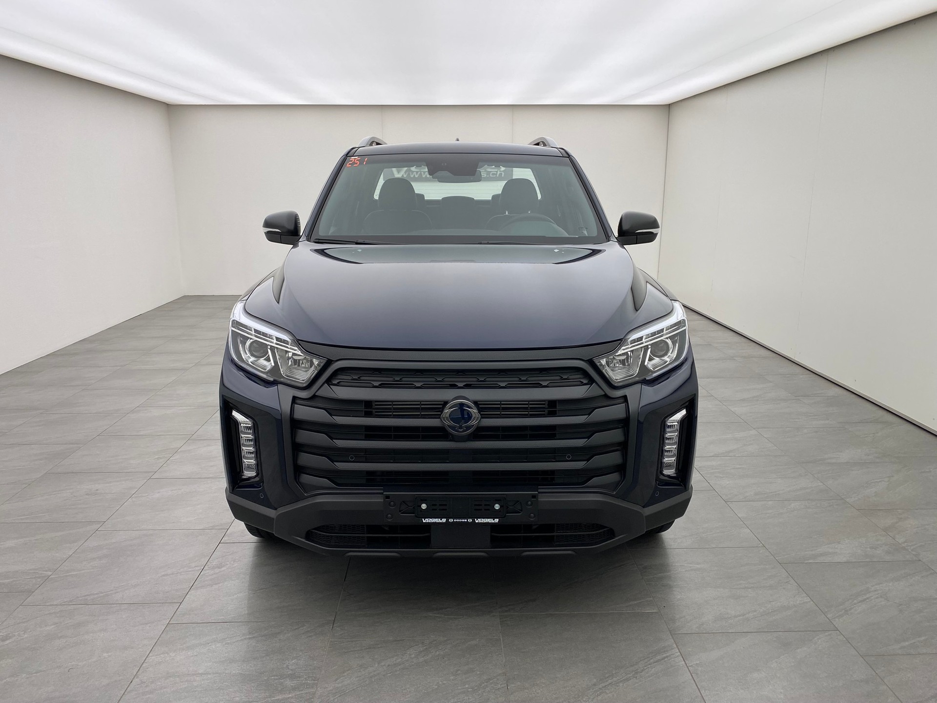 KGM-SsangYong Musso Grand Black Pack 2.2D 4WD-showroom-element-1