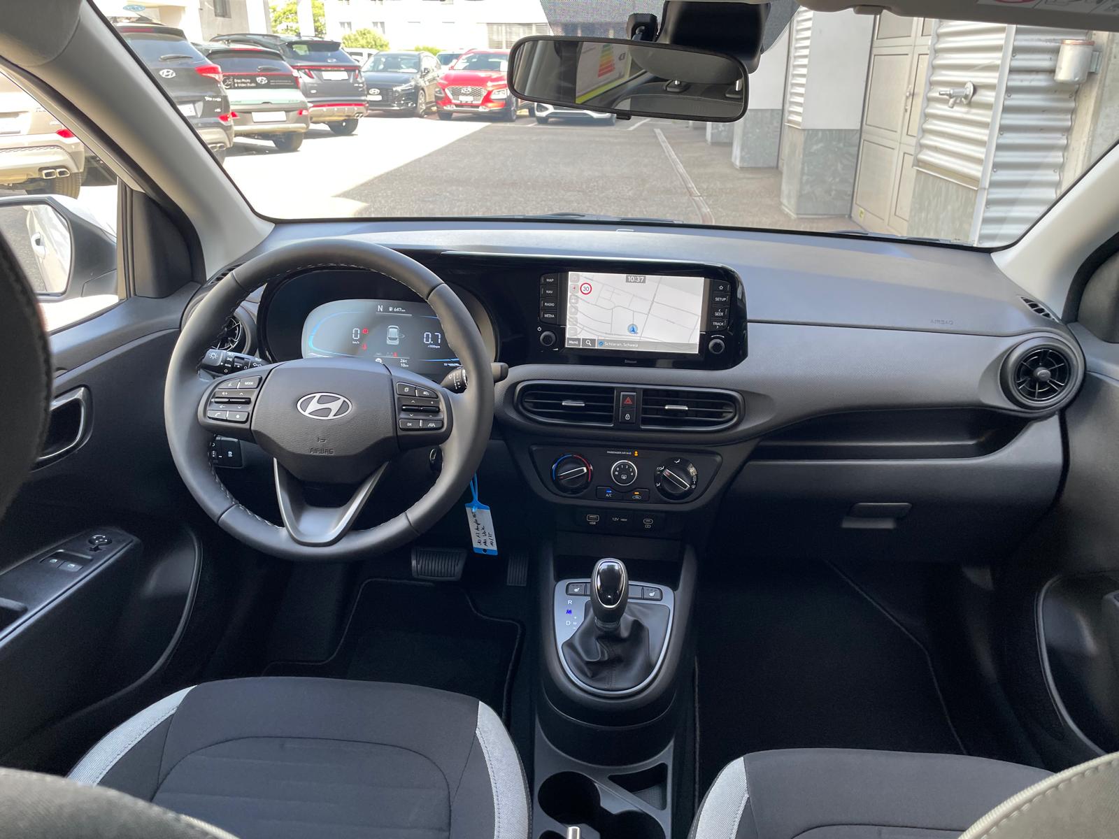 HYUNDAI i10 1.2 Amplia AMT5-image-6