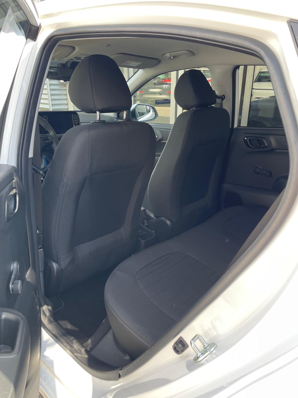 HYUNDAI i10 1.2 Amplia AMT5-image-10