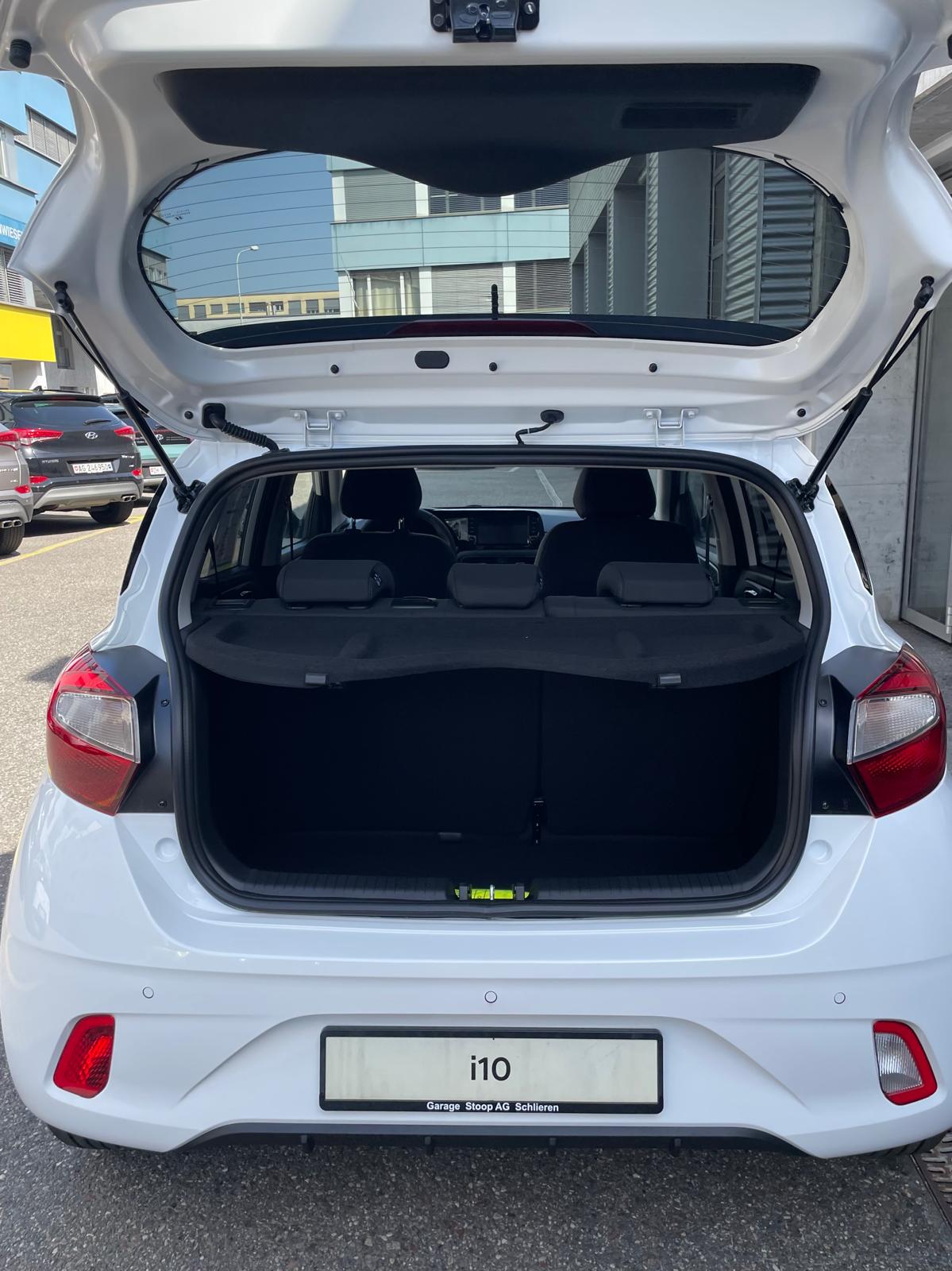 HYUNDAI i10 1.2 Amplia AMT5-image-9