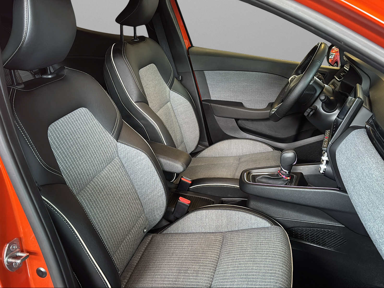 RENAULT Clio 1.6 E-Tech Techno-image-13