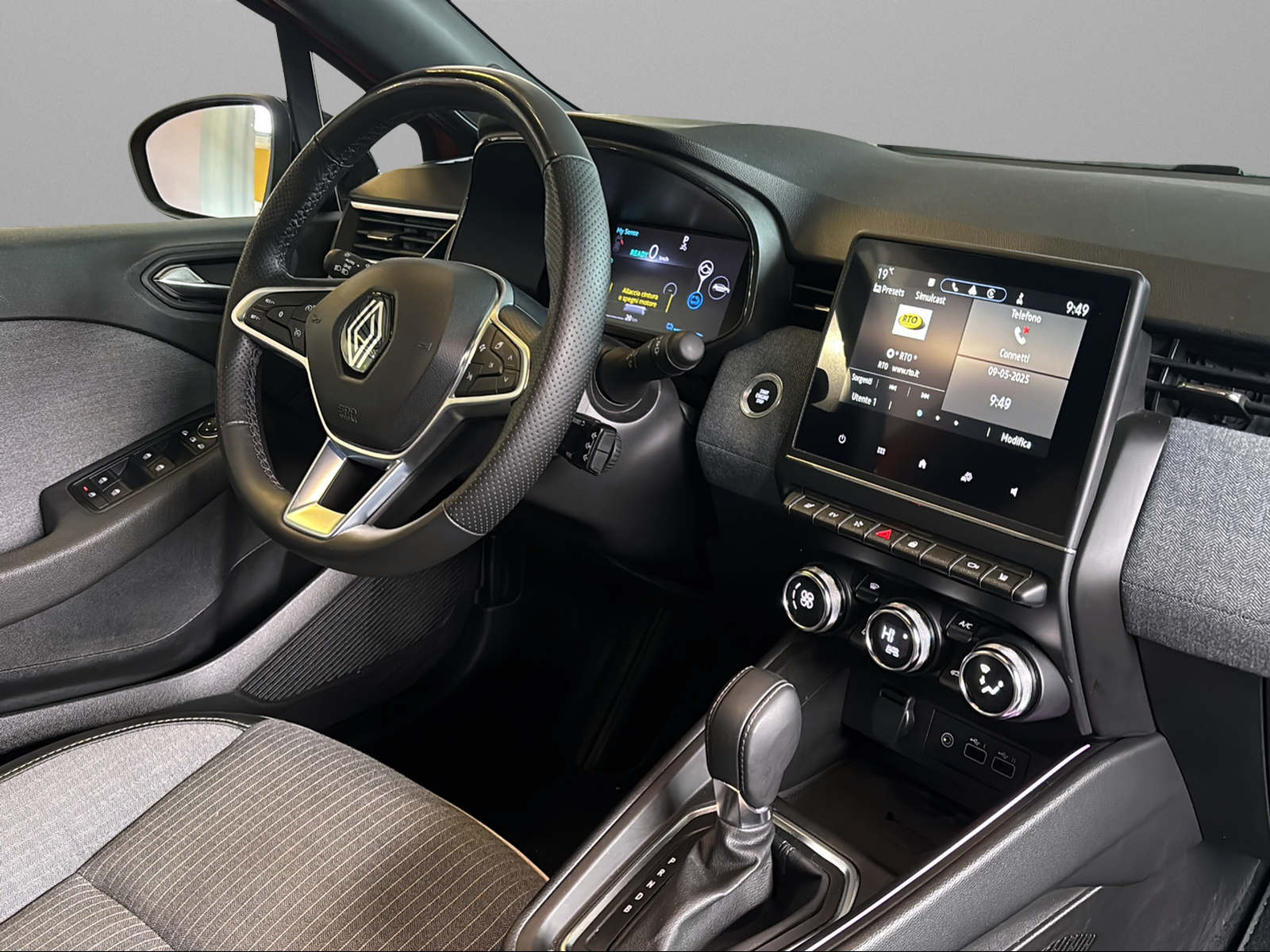 RENAULT Clio 1.6 E-Tech Techno-image-8