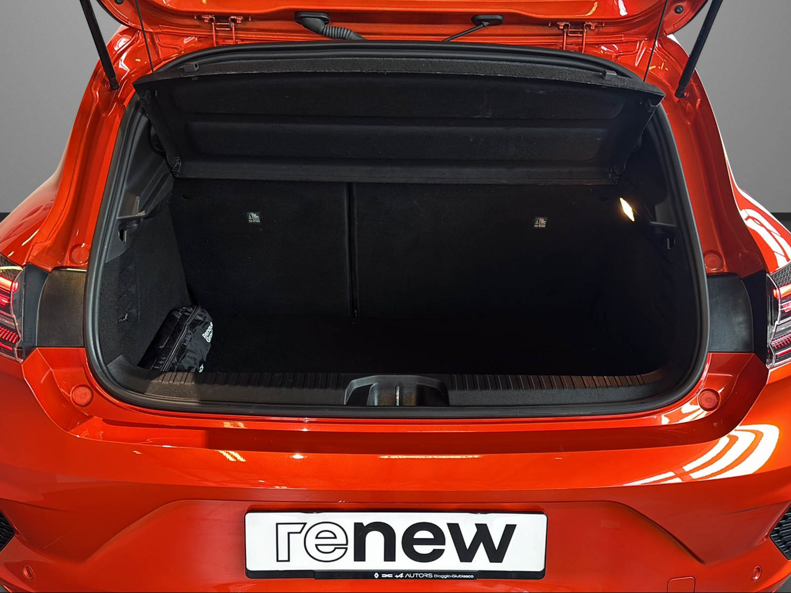 RENAULT Clio 1.6 E-Tech Techno-image-5