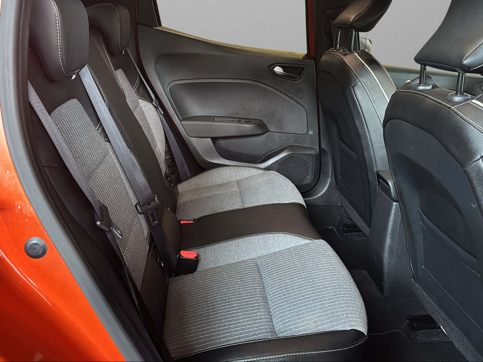 RENAULT Clio 1.6 E-Tech Techno-image-9