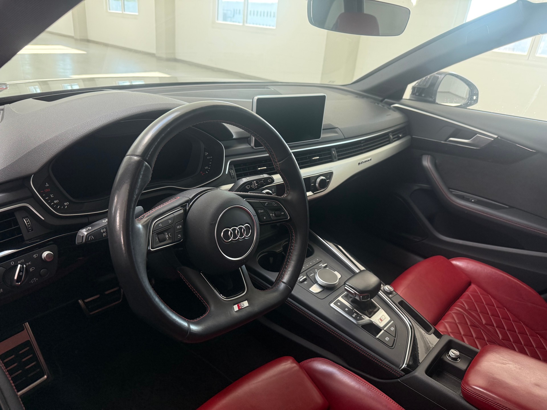 AUDI S4 Avant 3.0 TFSI quattro tiptronic-image-9