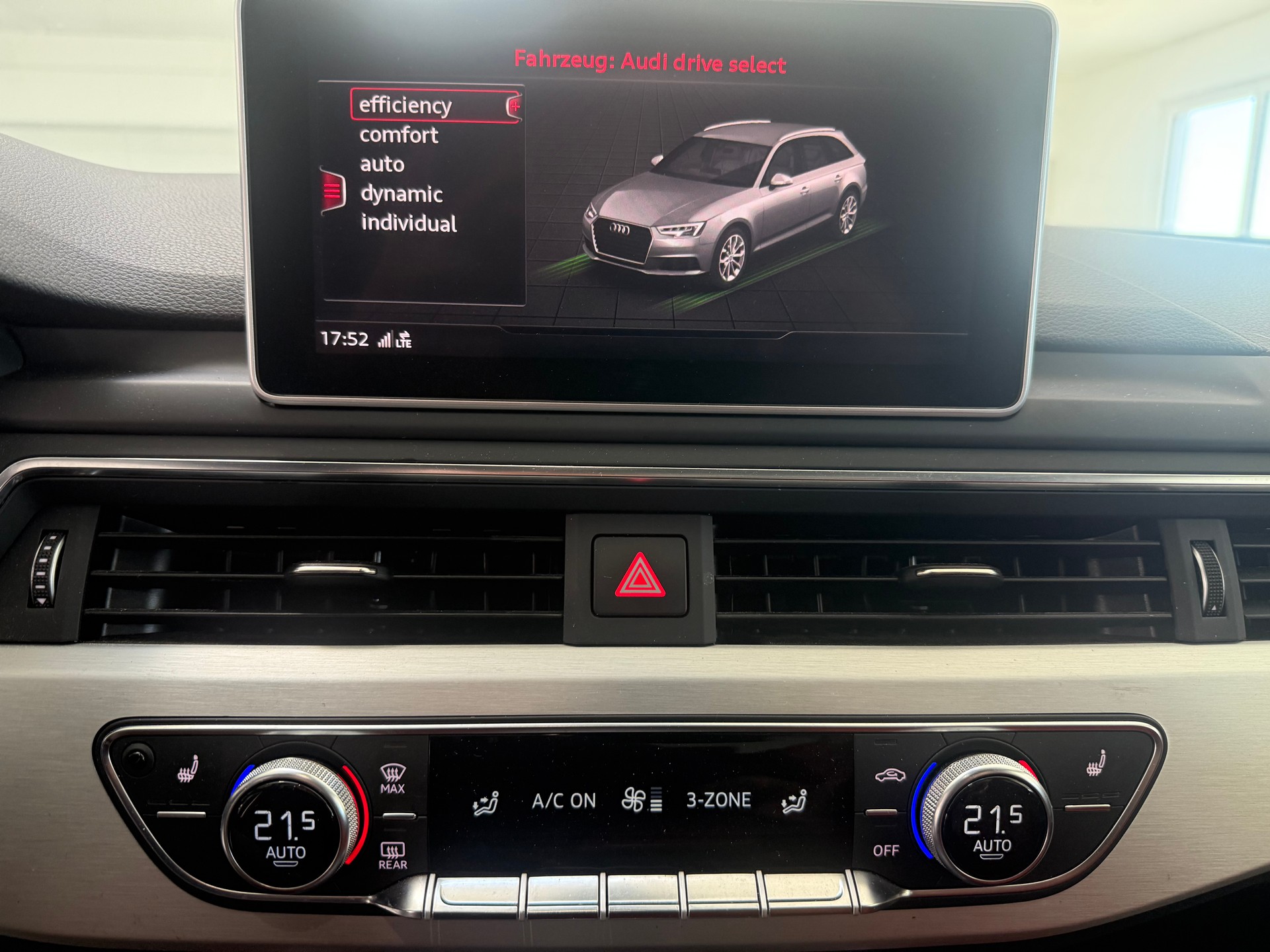 AUDI S4 Avant 3.0 TFSI quattro tiptronic-image-12