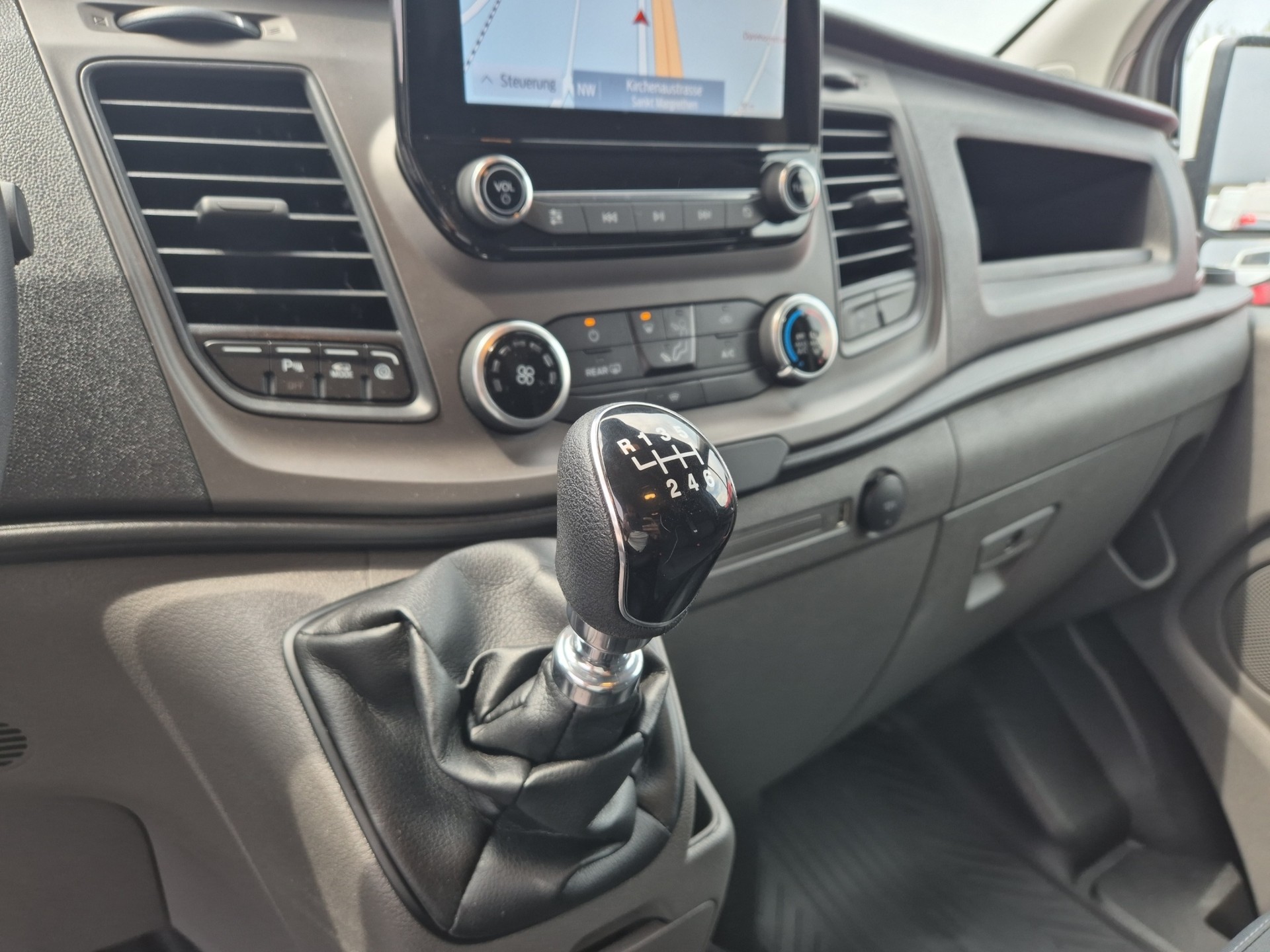 FORD Transit Custom Van 300 L2H1 Trend-image-11
