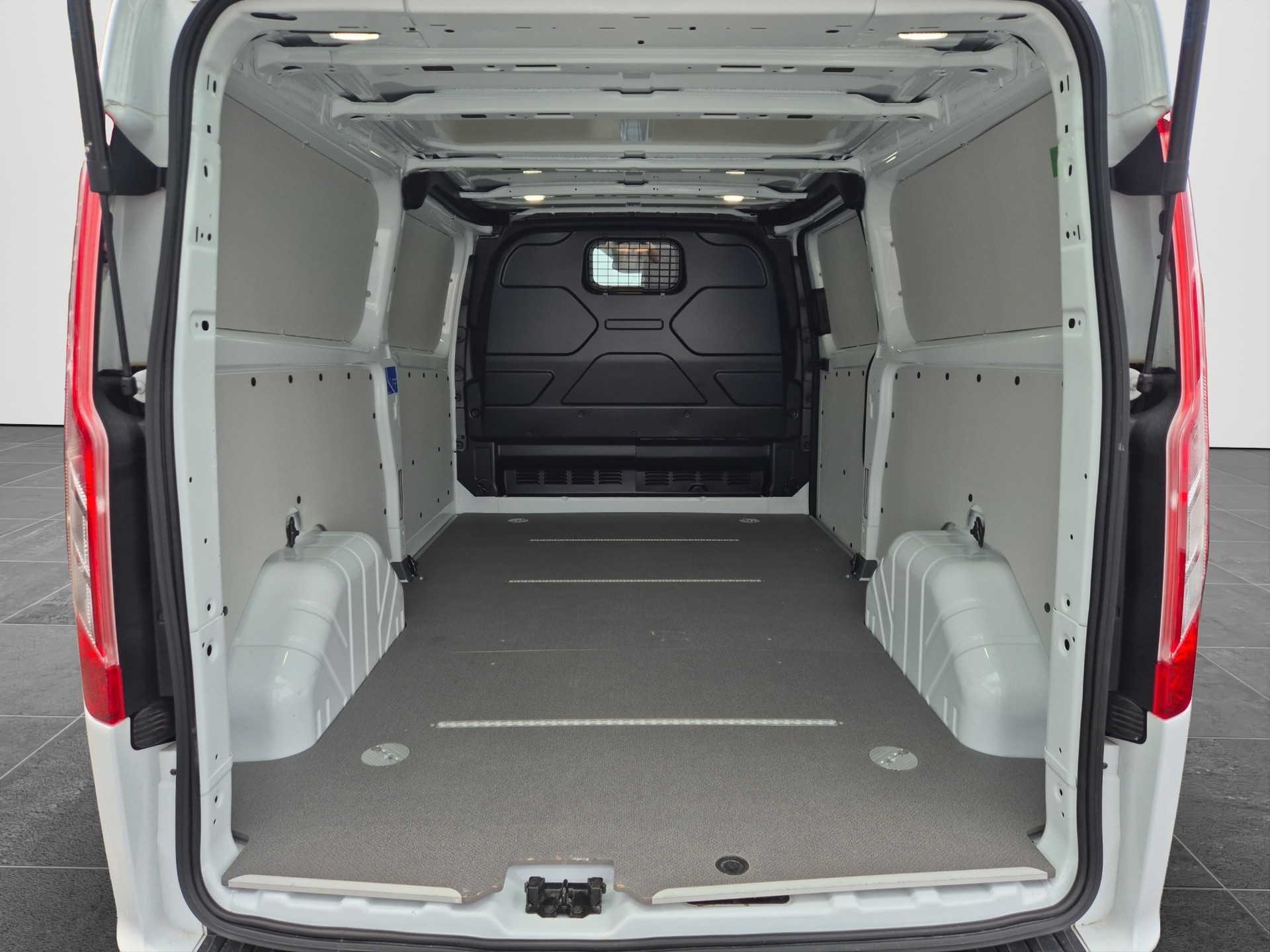 FORD Transit Custom Van 300 L2H1 Trend-image-13
