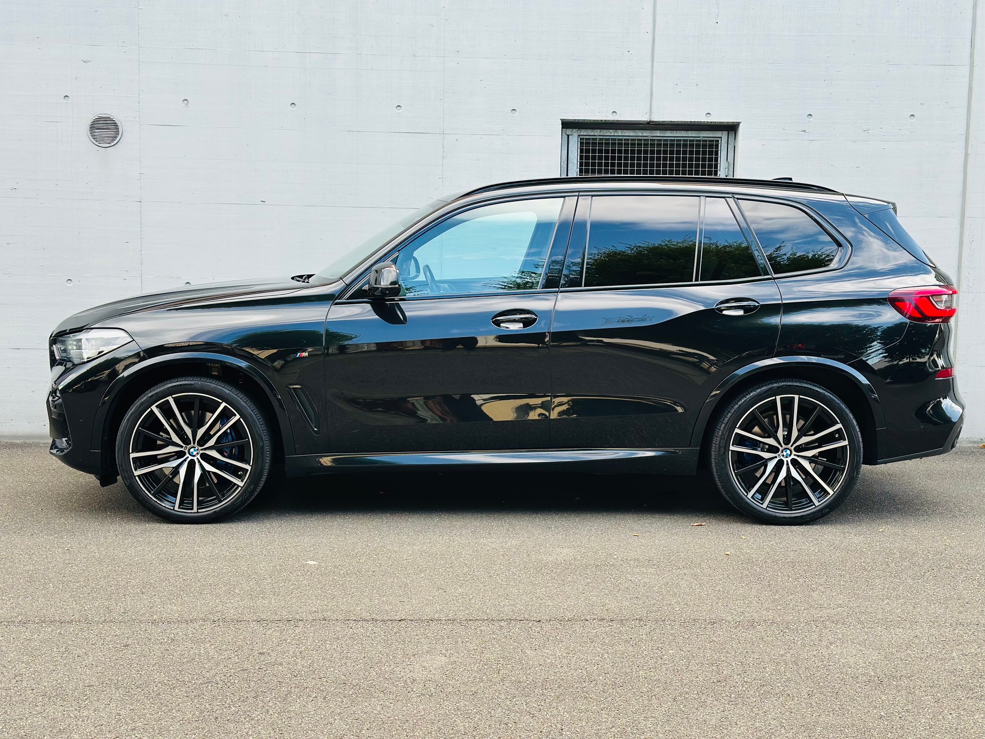 BMW X5 xDrive M50i Steptronic-image-2