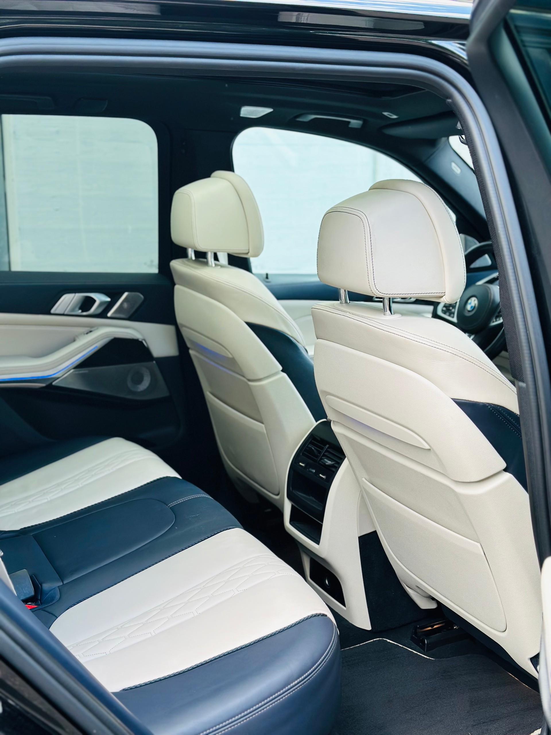 BMW X5 xDrive M50i Steptronic-image-9