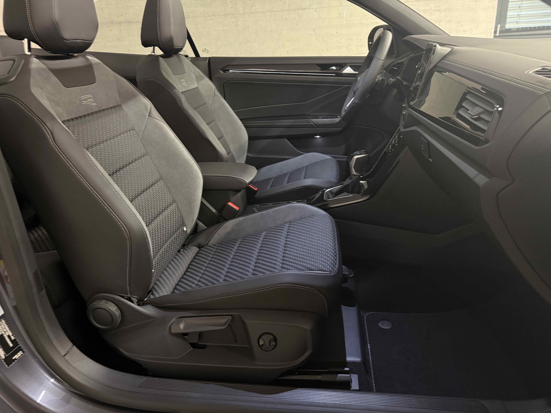 VW T-Roc Cabriolet 1.5 TSI EVO R-Line DSG-image-8