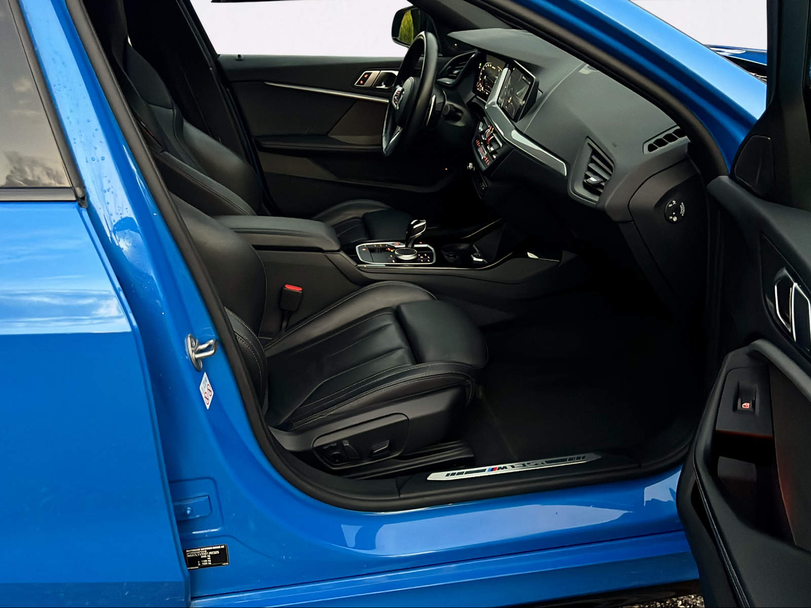 BMW M135i xDrive Steptronic-image-4