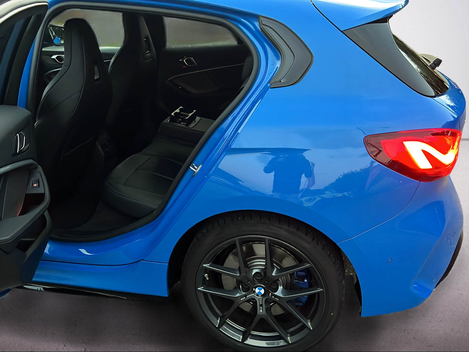 BMW M135i xDrive Steptronic-image-13