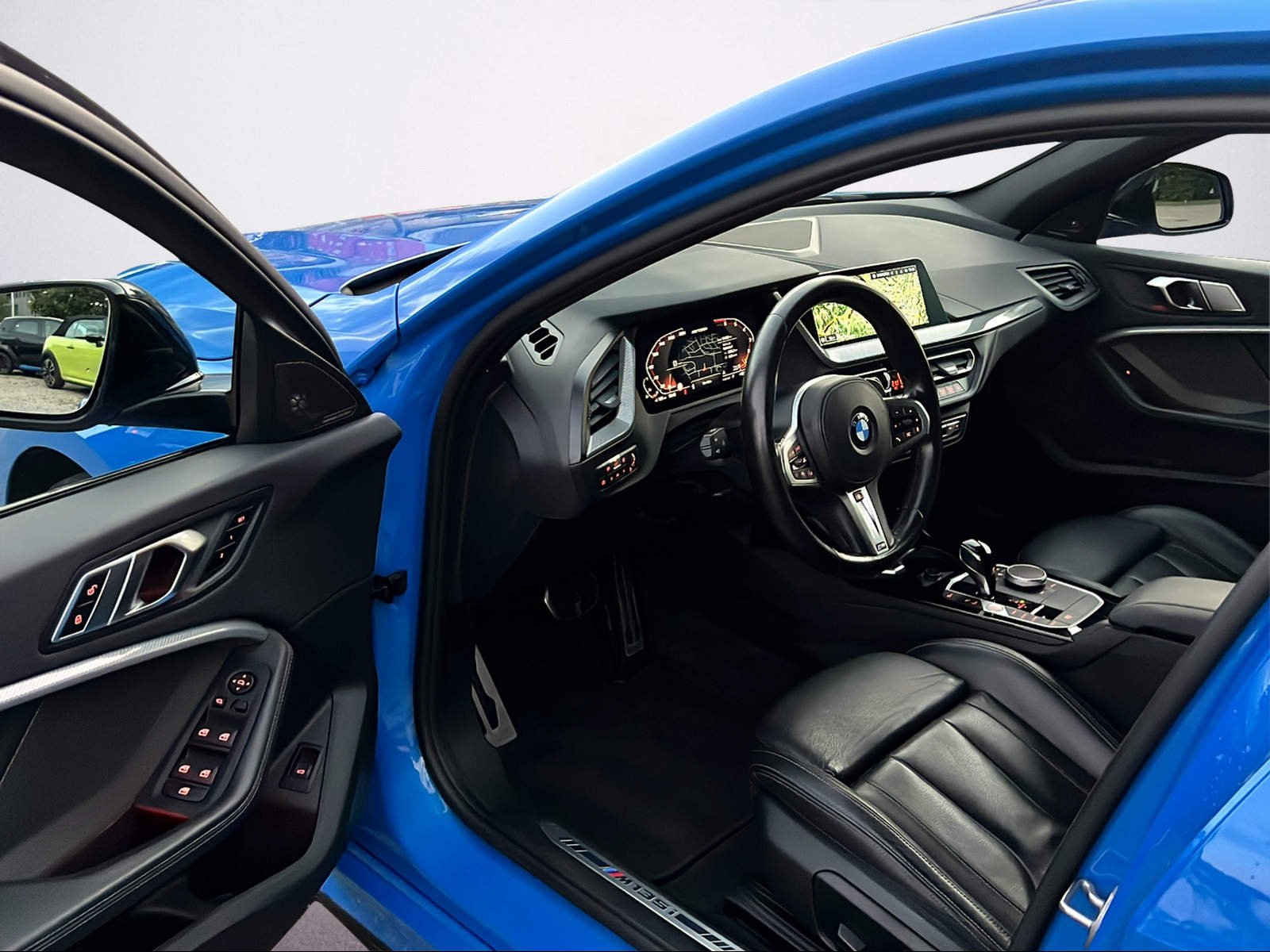 BMW M135i xDrive Steptronic-image-9