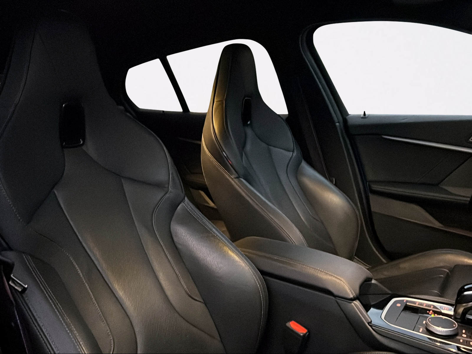 BMW M135i xDrive Steptronic-image-12