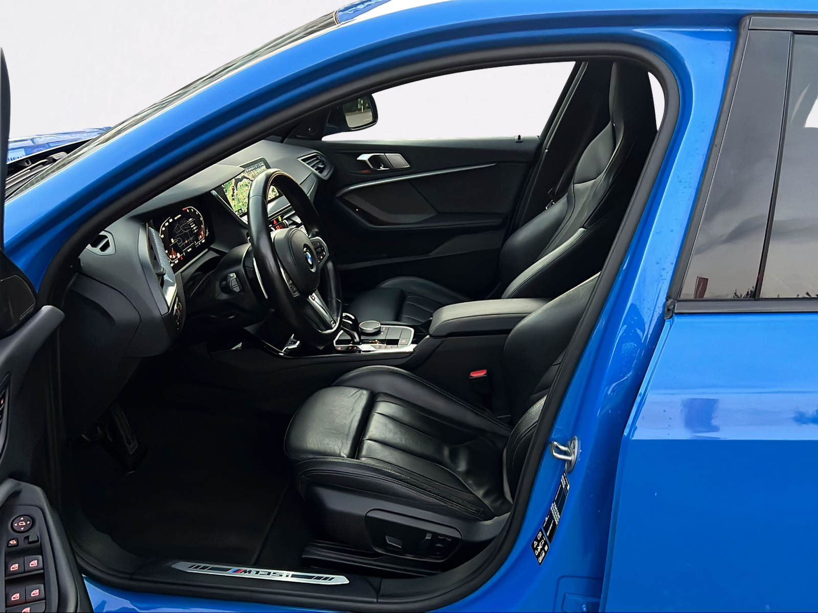 BMW M135i xDrive Steptronic-image-10