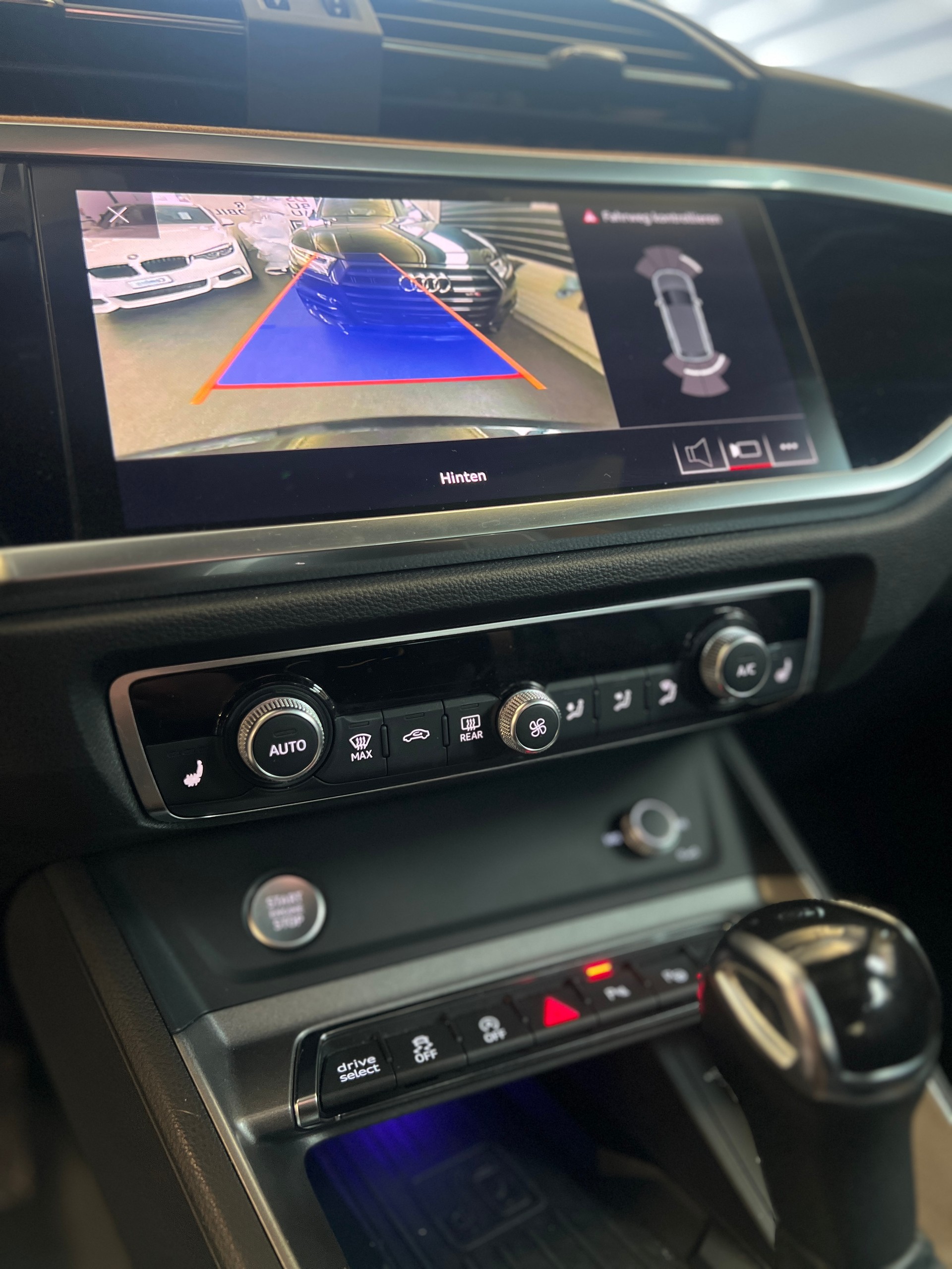 AUDI Q3 40 TFSI quattro S-tronic-image-12