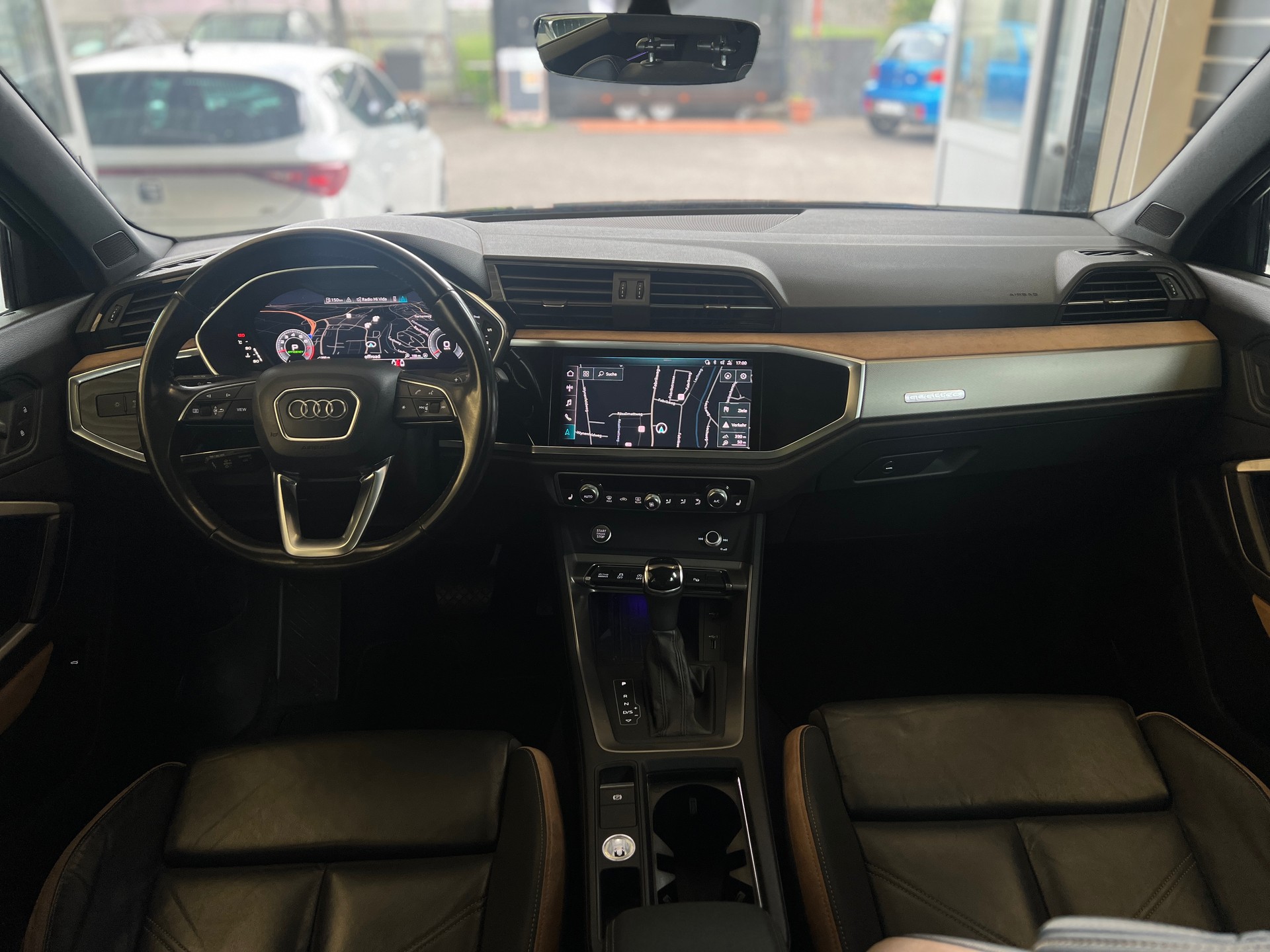 AUDI Q3 40 TFSI quattro S-tronic-image-8