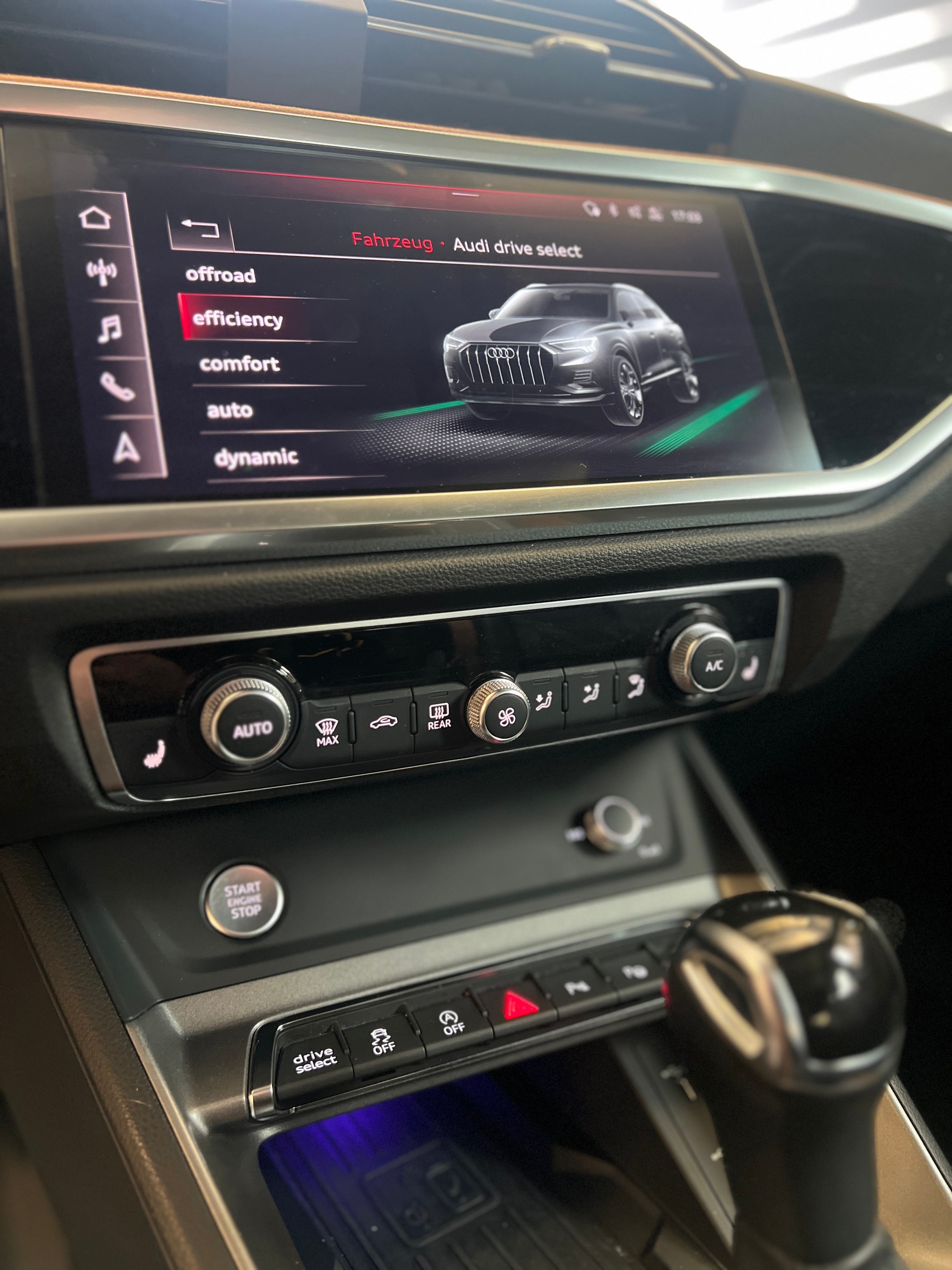 AUDI Q3 40 TFSI quattro S-tronic-image-13