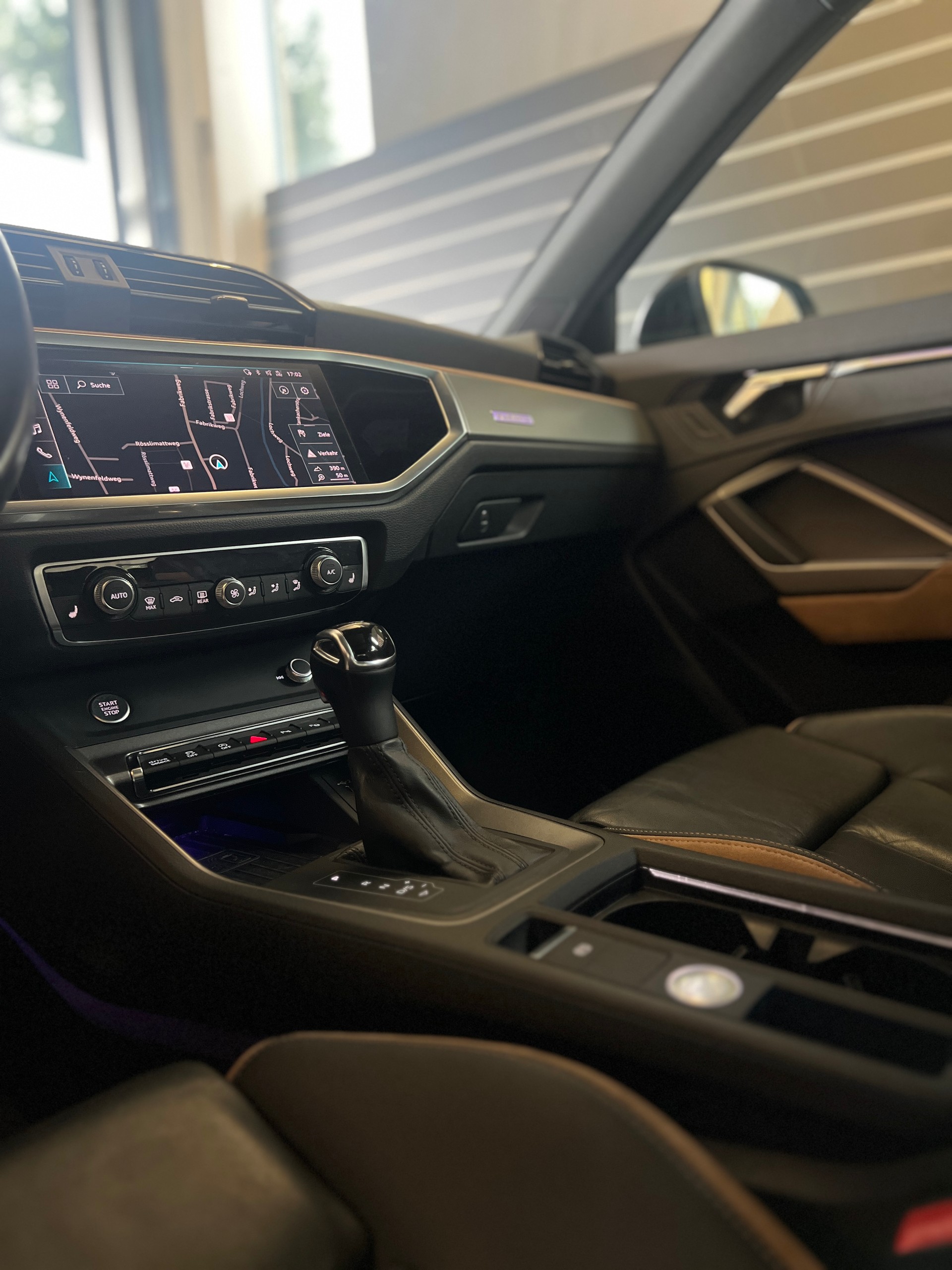 AUDI Q3 40 TFSI quattro S-tronic-image-11
