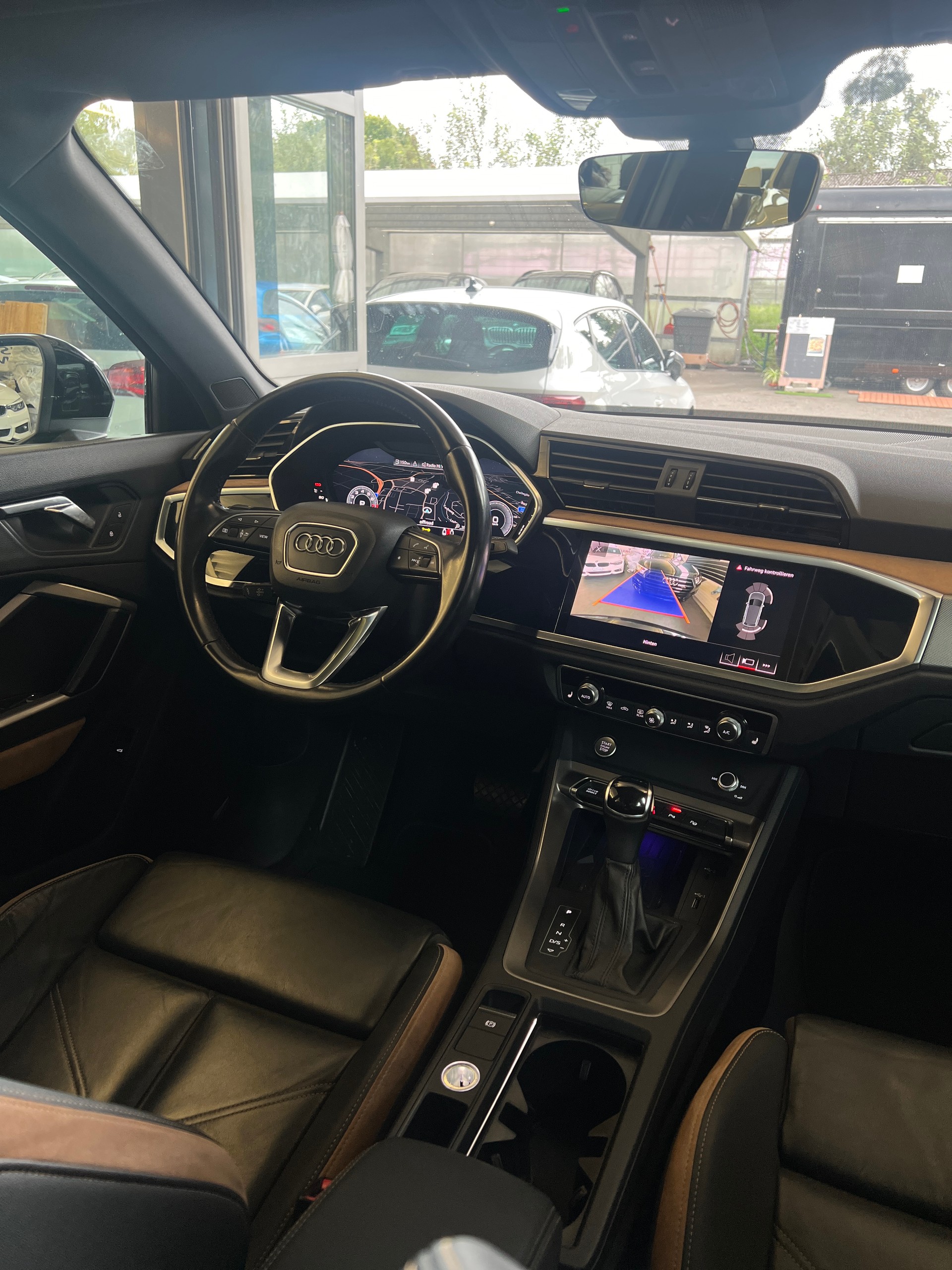 AUDI Q3 40 TFSI quattro S-tronic-image-9