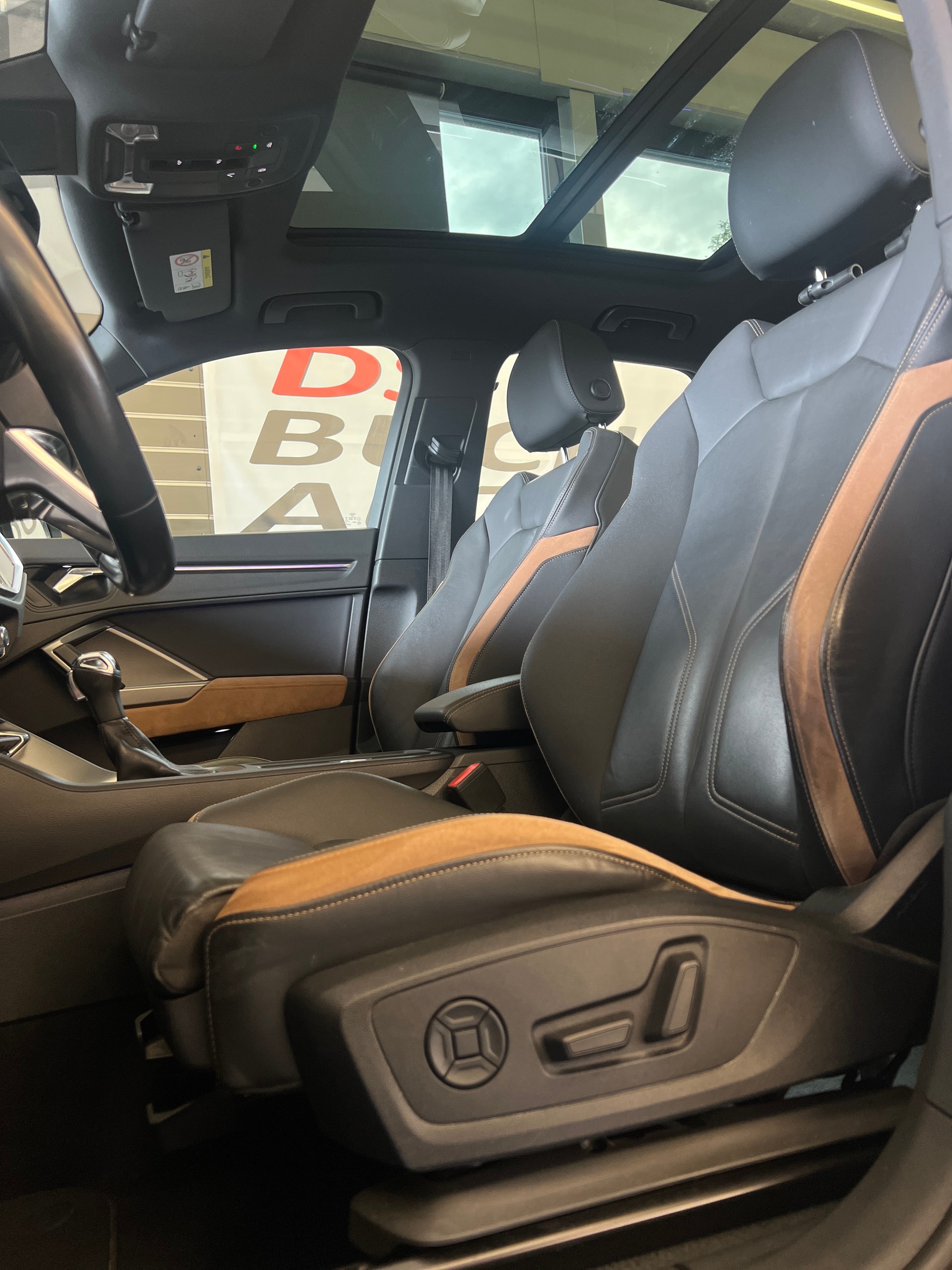 AUDI Q3 40 TFSI quattro S-tronic-image-6