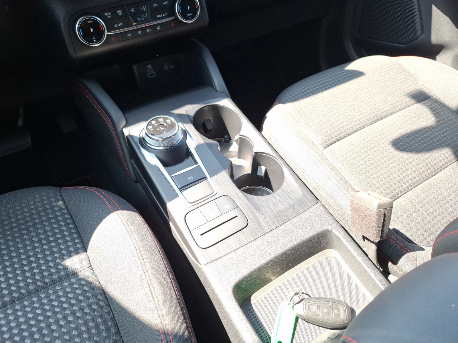 FORD Kuga 2.5 Hybrid ST-Line 4x4-image-9