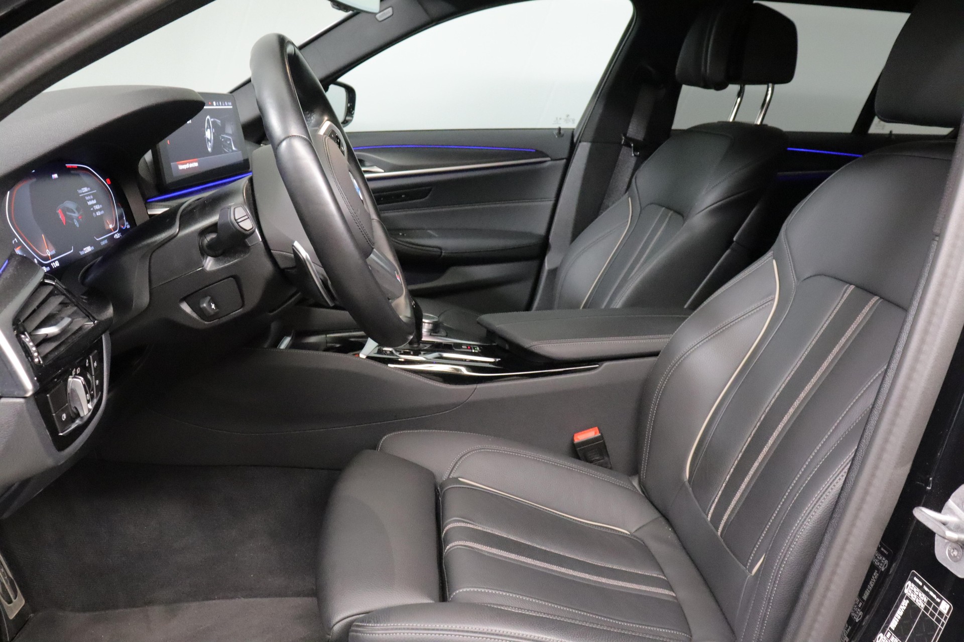 BMW 520d xDrive Touring-image-2