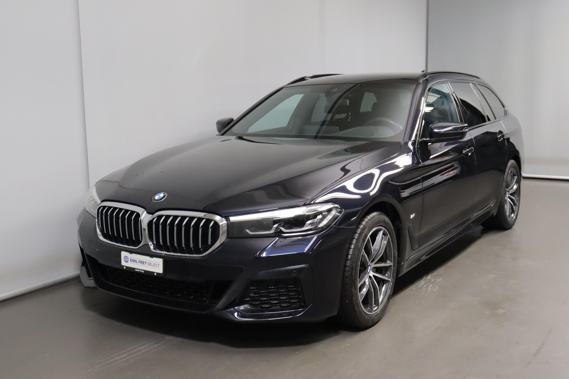 BMW 520d xDrive Touring-image-0