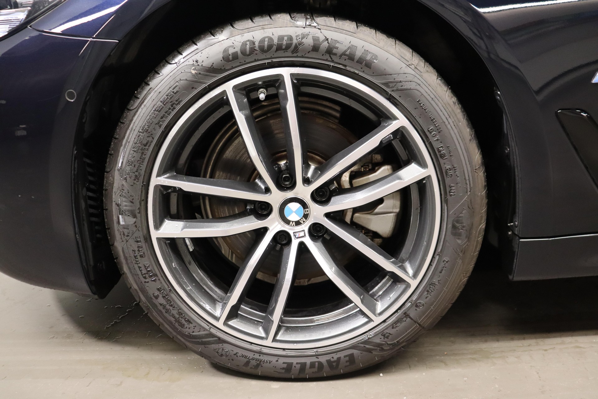 BMW 520d xDrive Touring-image-11
