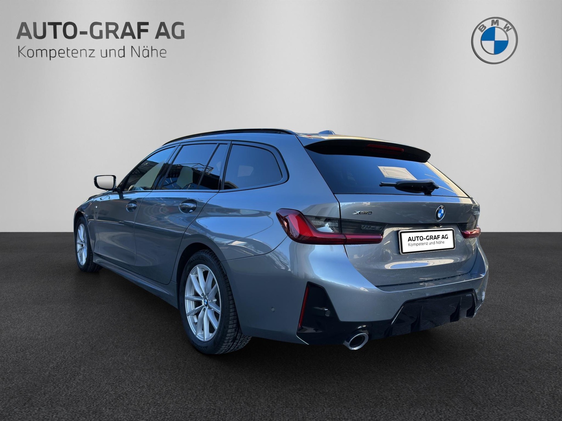 BMW 320d xDrive 48V Touring Steptronic M Sport-image-2