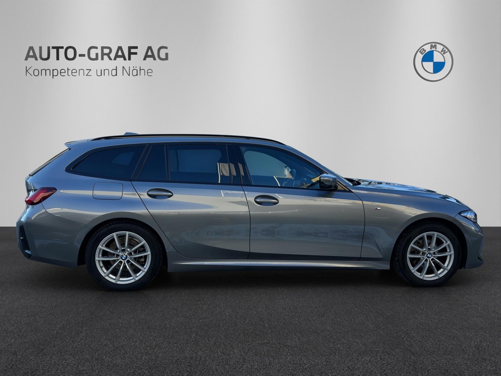 BMW 320d xDrive 48V Touring Steptronic M Sport-image-5