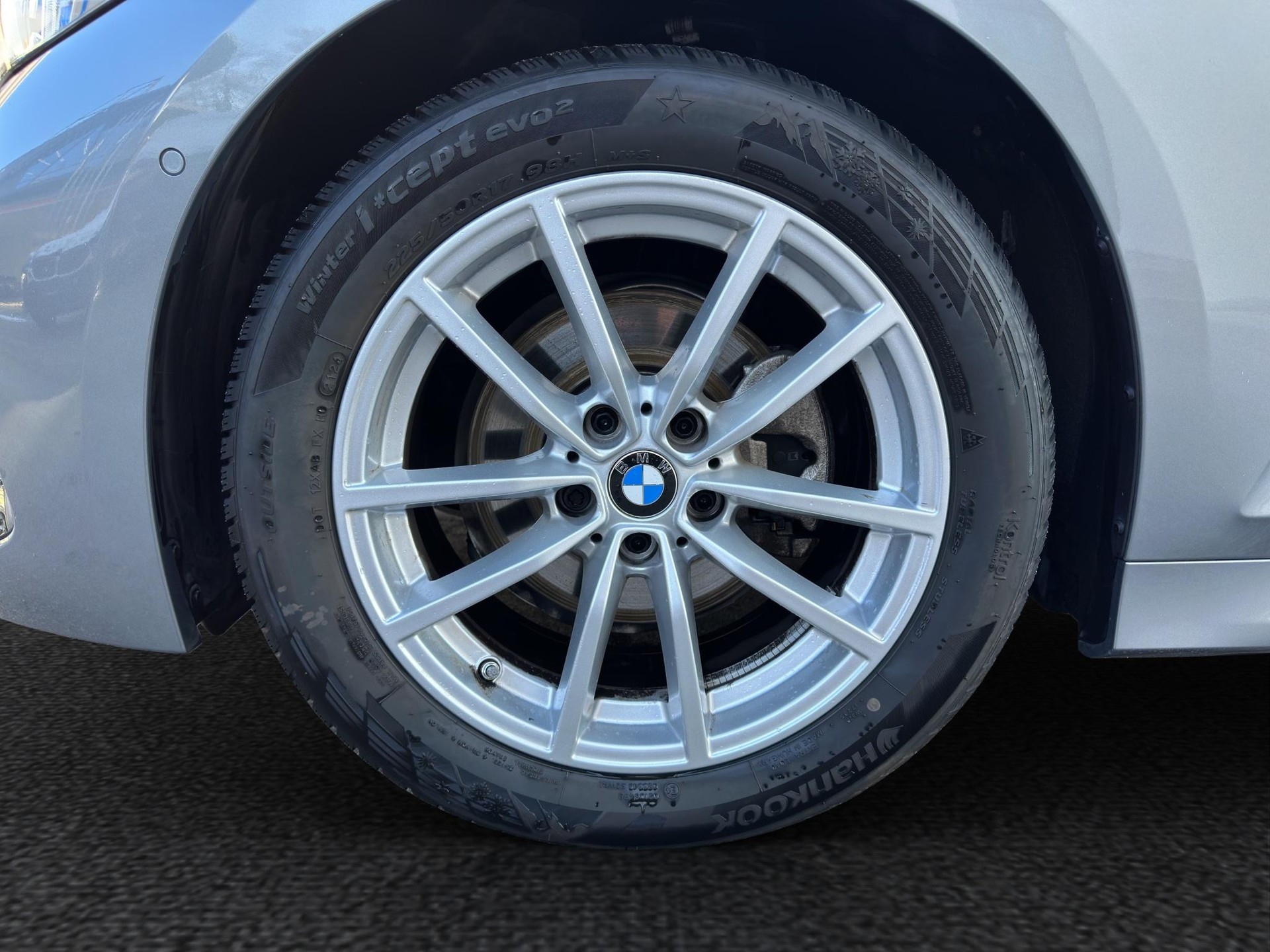 BMW 320d xDrive 48V Touring Steptronic M Sport-image-10