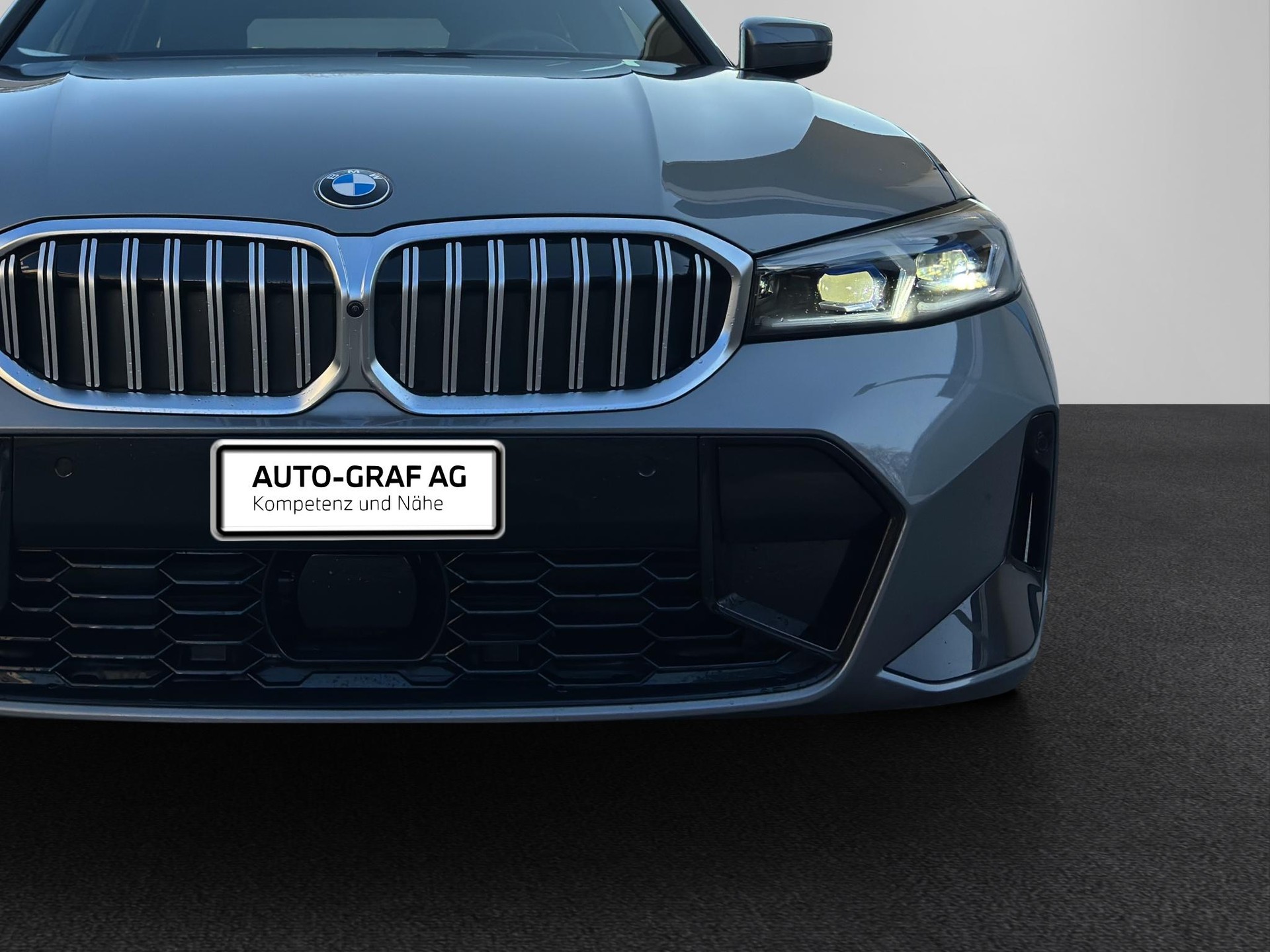 BMW 320d xDrive 48V Touring Steptronic M Sport-image-8
