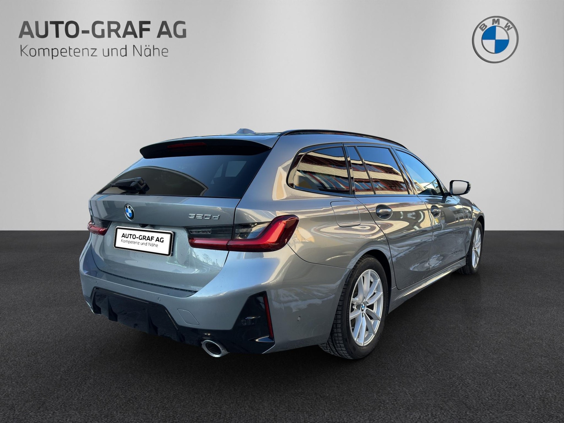 BMW 320d xDrive 48V Touring Steptronic M Sport-image-4