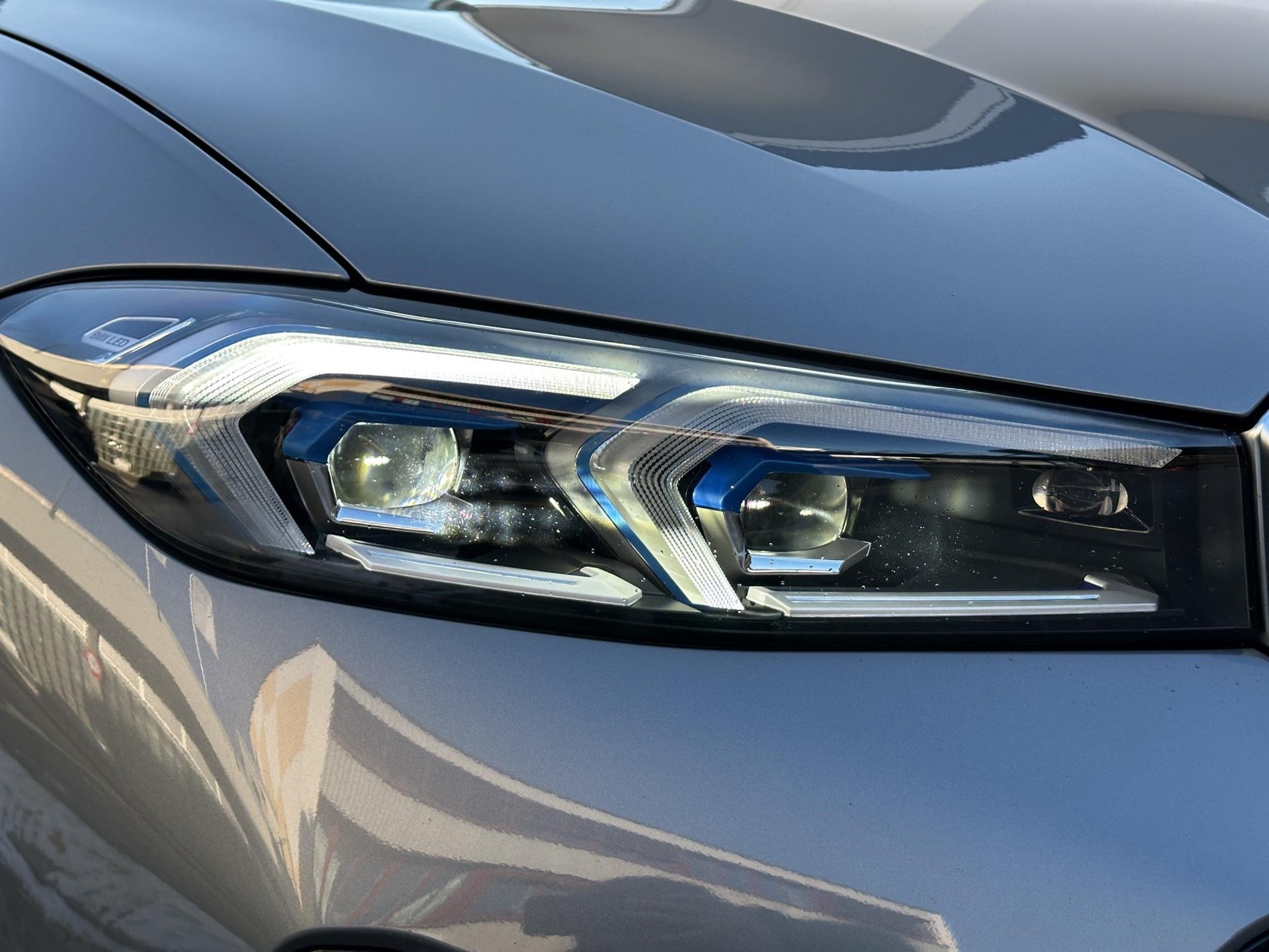 BMW 320d xDrive 48V Touring Steptronic M Sport-image-9