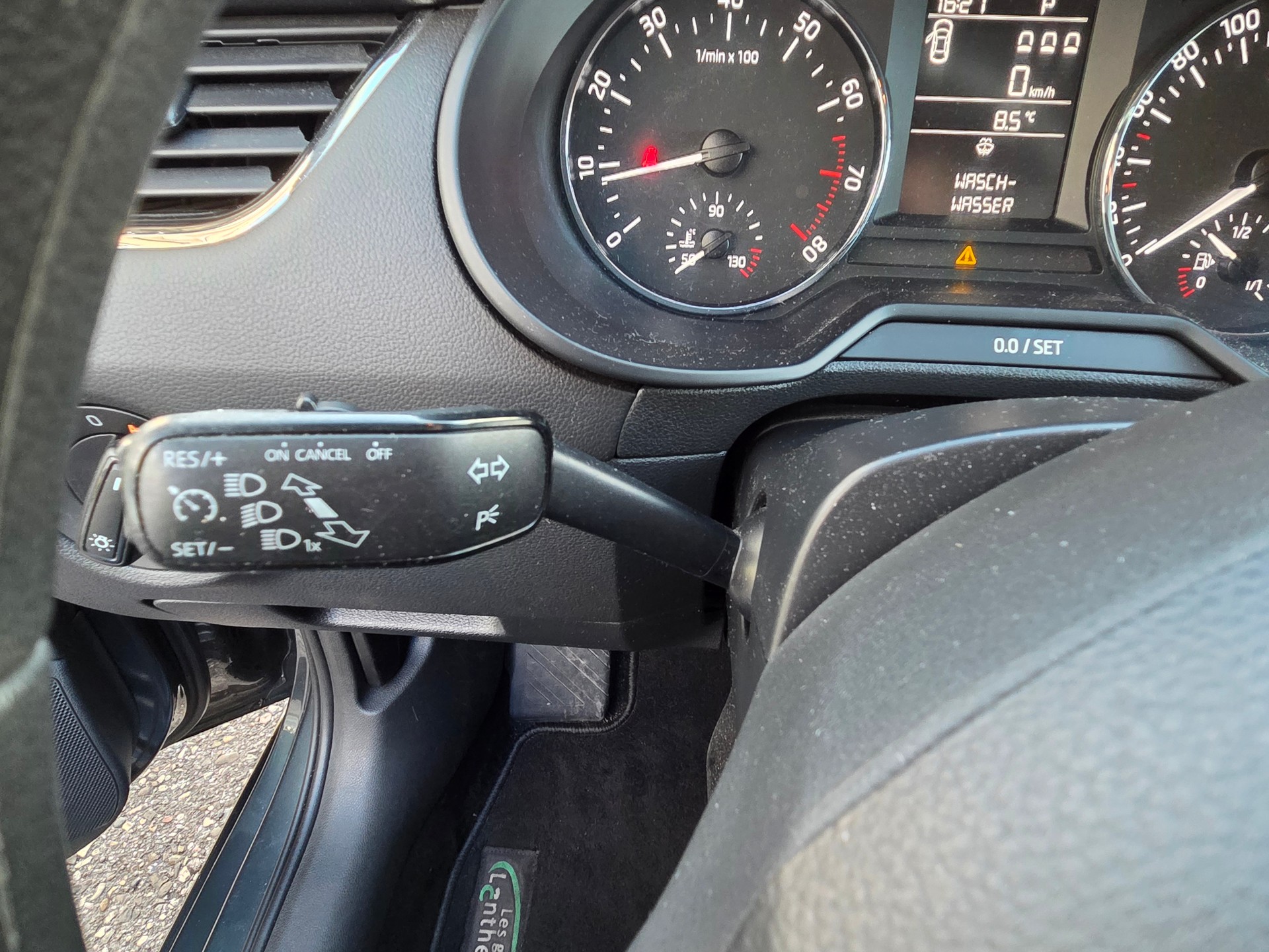 SKODA Octavia Combi 1.4 TSI Ambition DSG-image-15