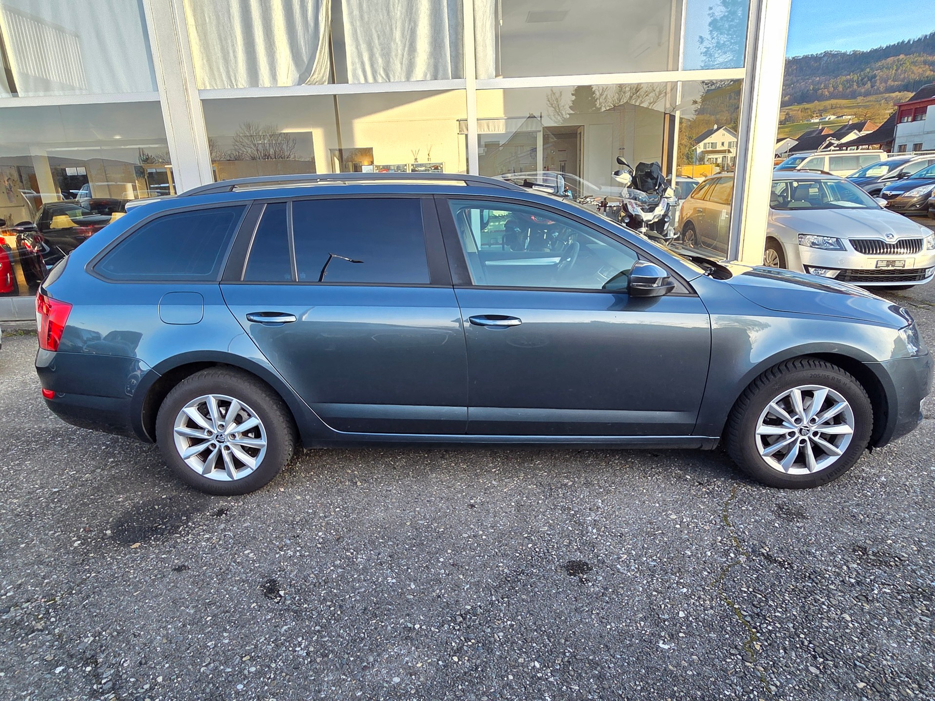 SKODA Octavia Combi 1.4 TSI Ambition DSG-image-6