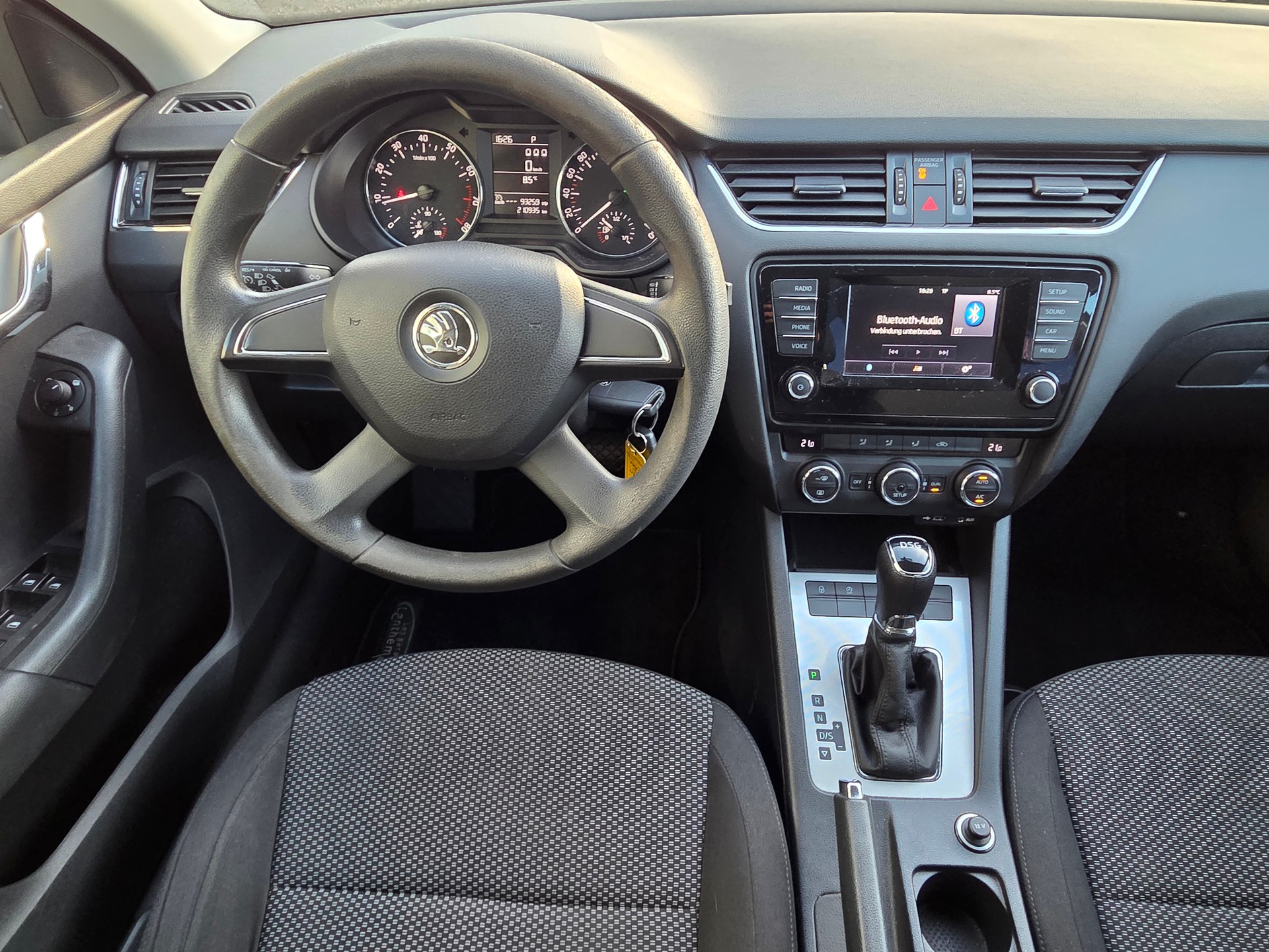SKODA Octavia Combi 1.4 TSI Ambition DSG-image-13