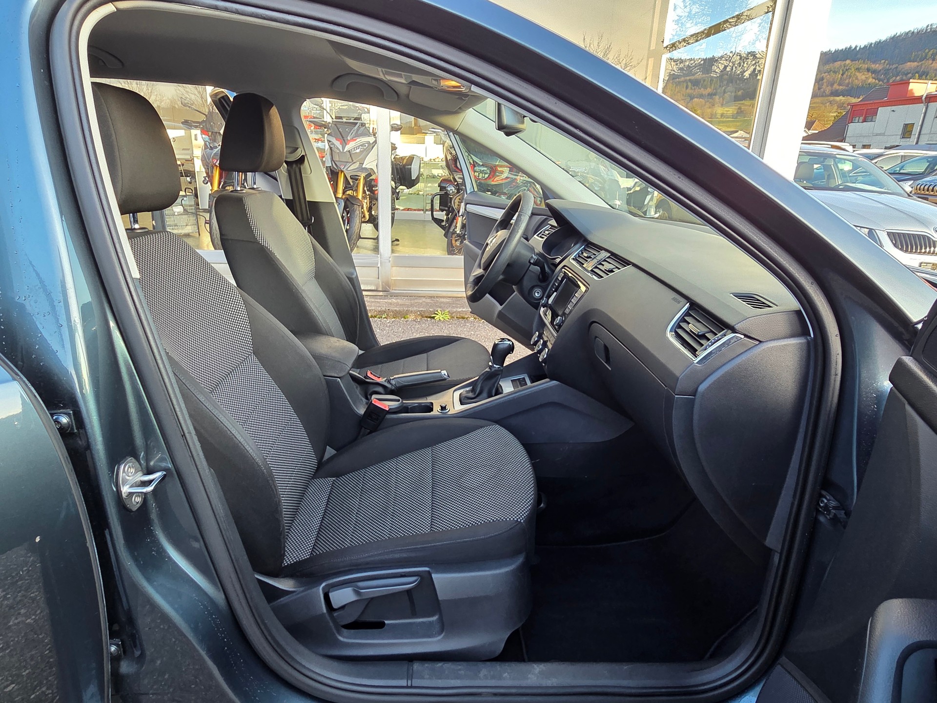 SKODA Octavia Combi 1.4 TSI Ambition DSG-image-9