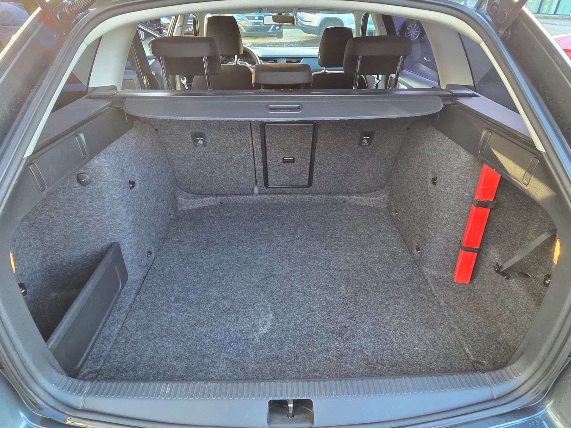 SKODA Octavia Combi 1.4 TSI Ambition DSG-image-11