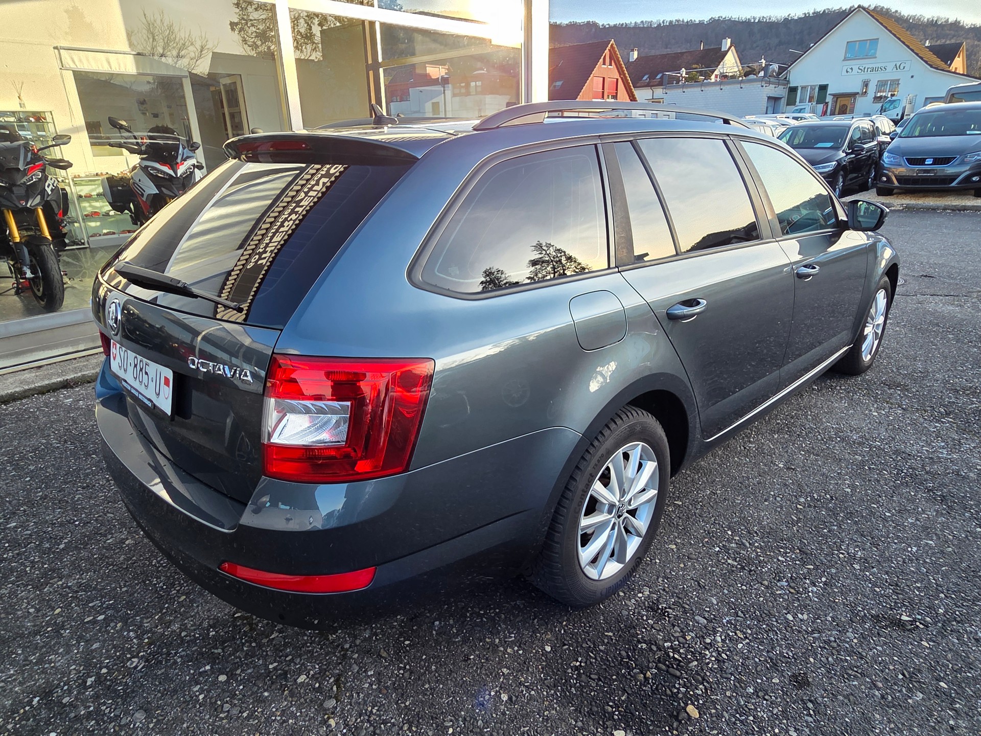 SKODA Octavia Combi 1.4 TSI Ambition DSG-image-5