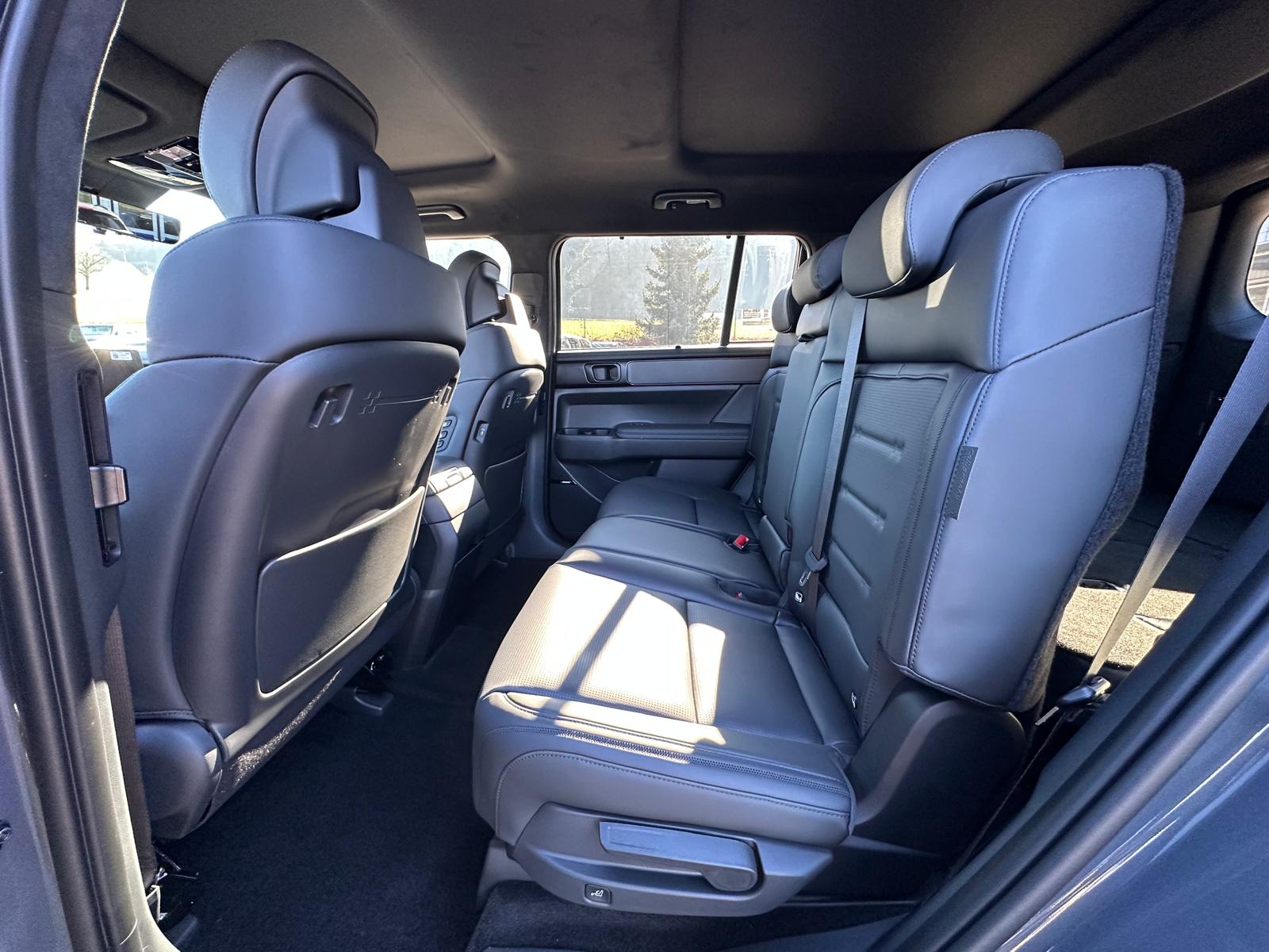HYUNDAI Santa Fe 1.6 T-GDi HEV Calligraphy Swiss Edition 4WD Automatic-image-10