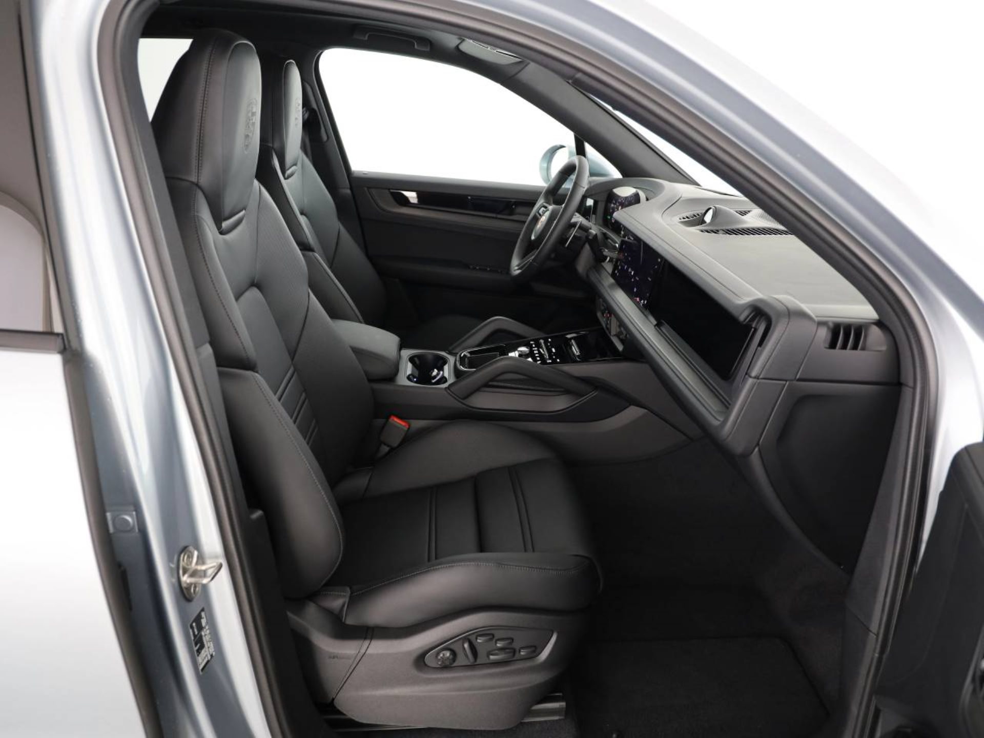 PORSCHE Cayenne S E-Hybrid Black Edition-image-15