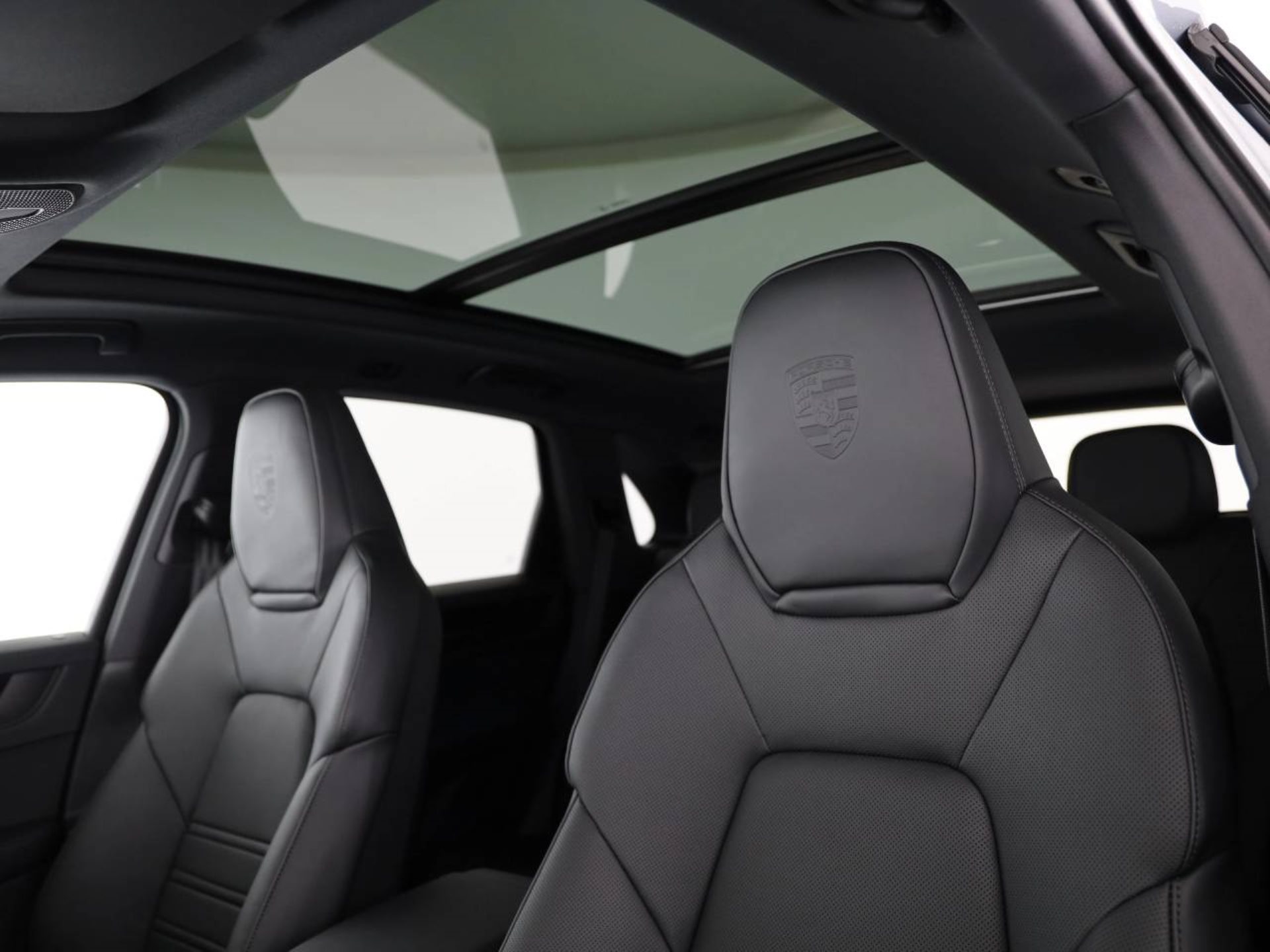 PORSCHE Cayenne S E-Hybrid Black Edition-image-16